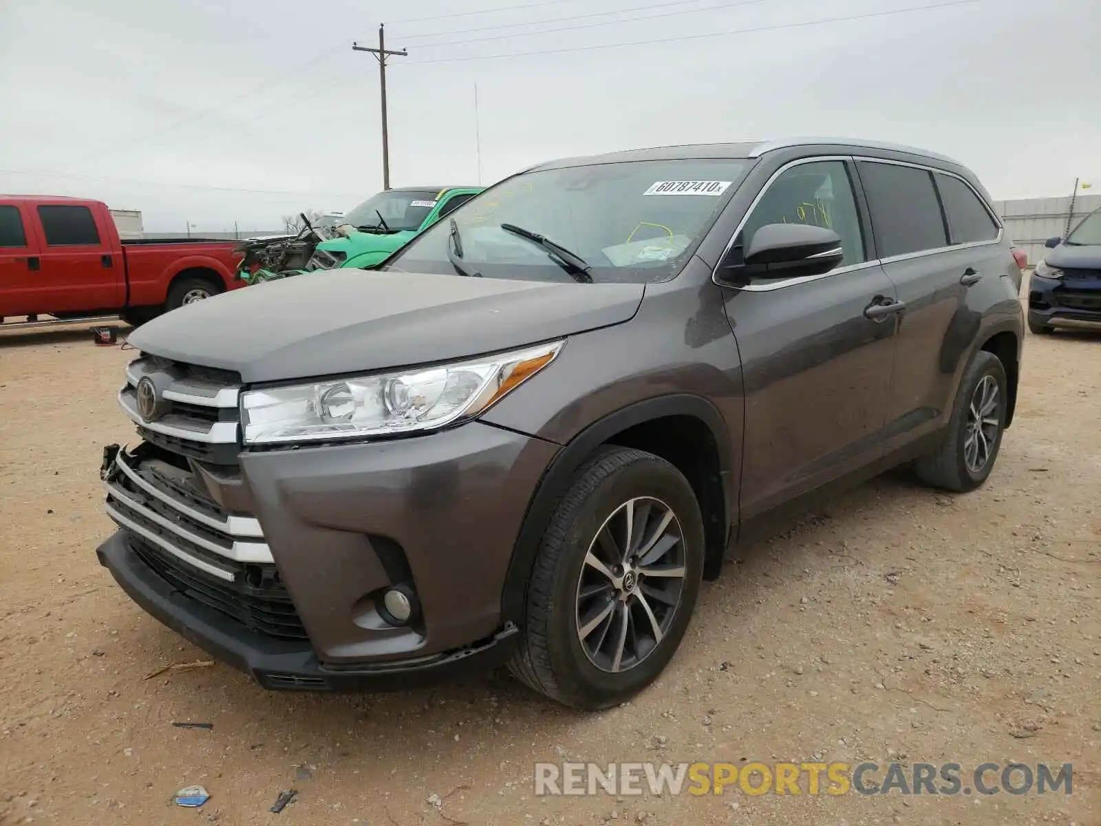 2 Photograph of a damaged car 5TDJZRFH4KS565167 TOYOTA HIGHLANDER 2019