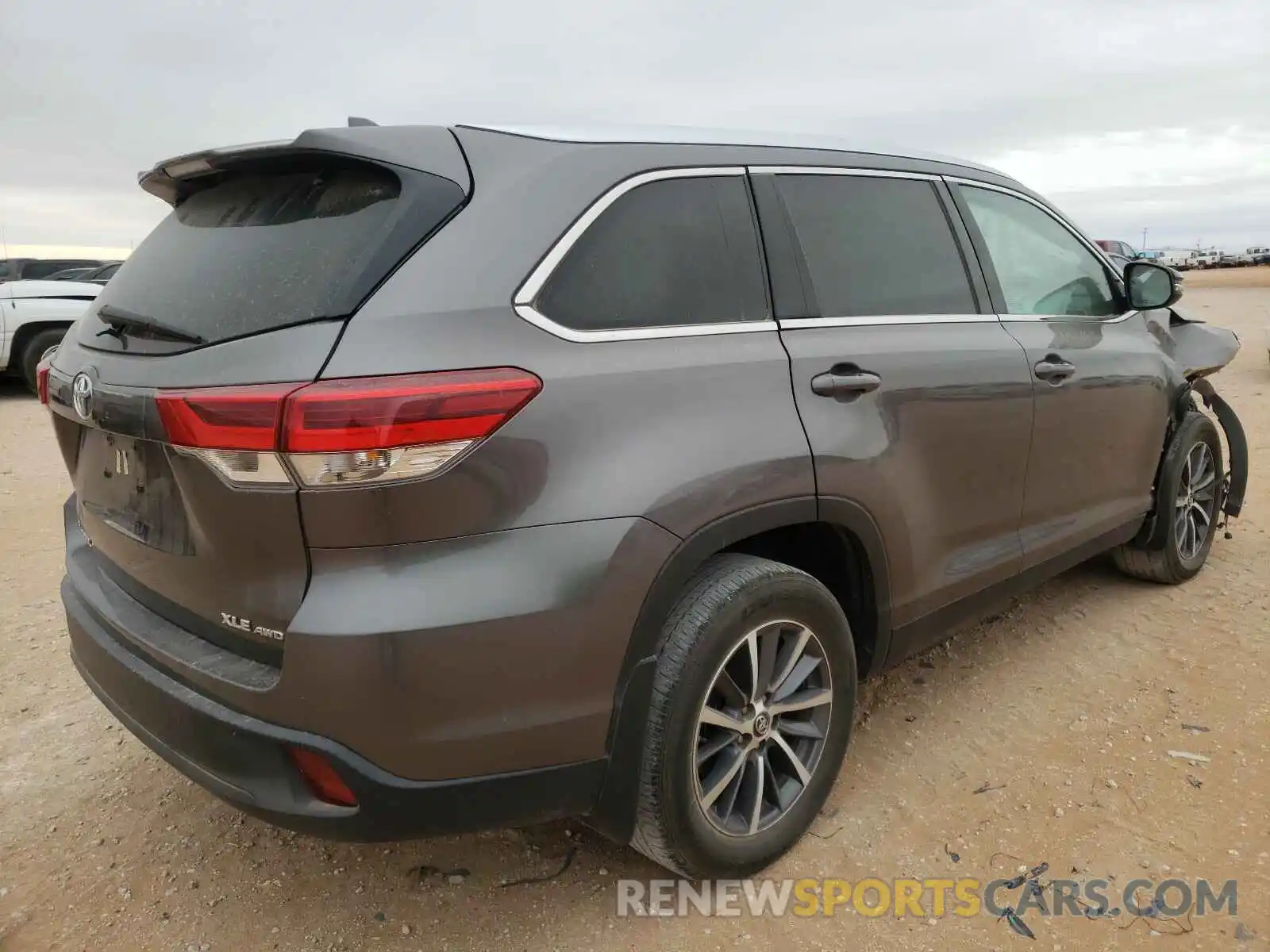 4 Photograph of a damaged car 5TDJZRFH4KS565167 TOYOTA HIGHLANDER 2019