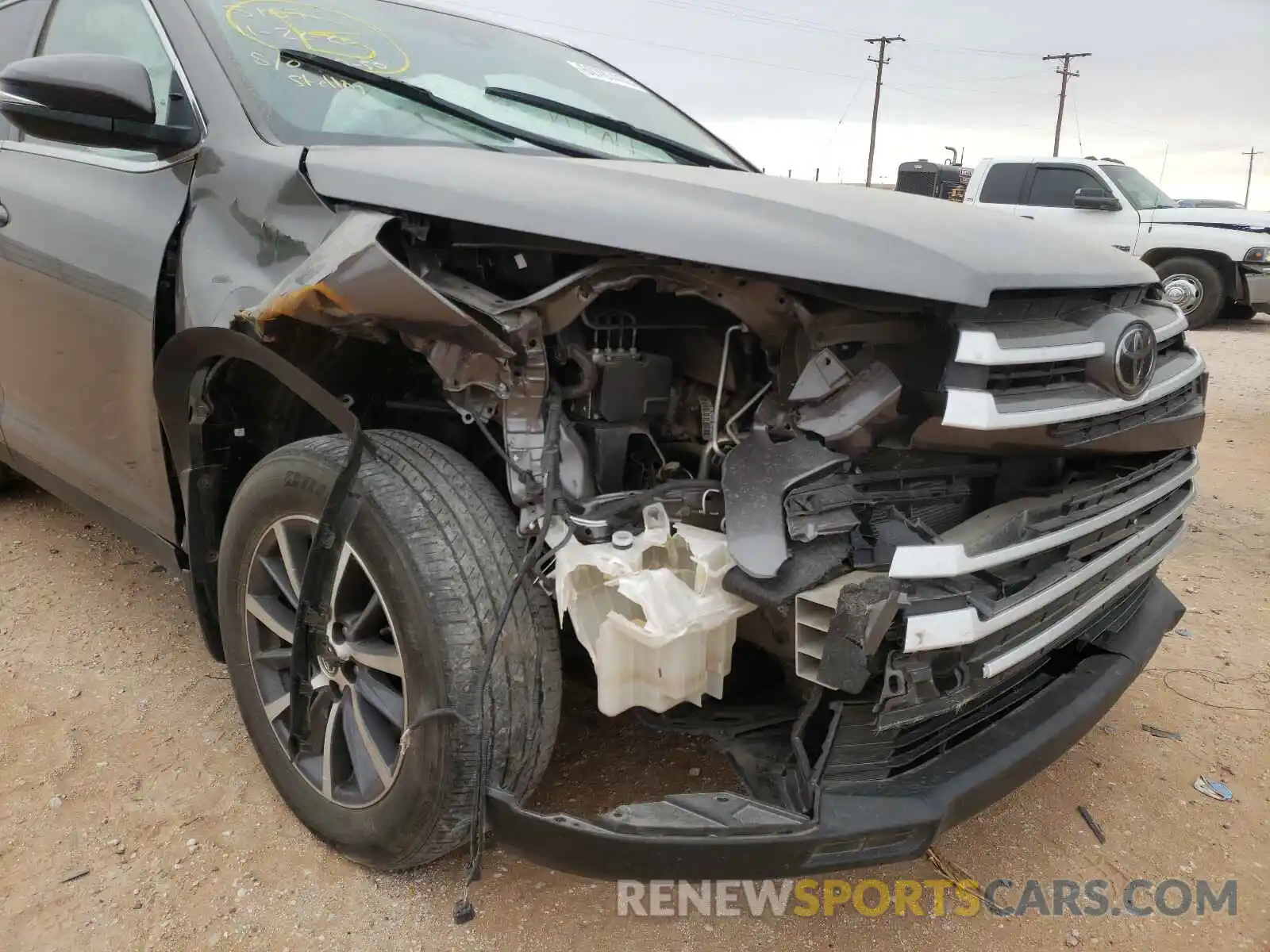 9 Photograph of a damaged car 5TDJZRFH4KS565167 TOYOTA HIGHLANDER 2019