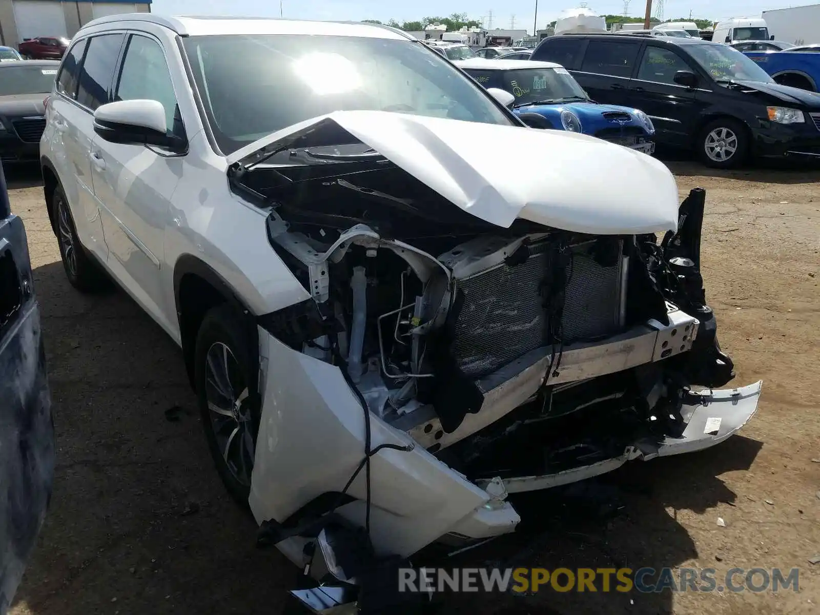 1 Photograph of a damaged car 5TDJZRFH4KS565959 TOYOTA HIGHLANDER 2019