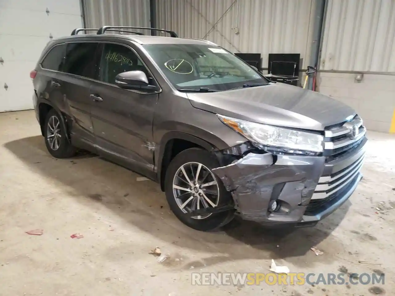 1 Photograph of a damaged car 5TDJZRFH4KS567243 TOYOTA HIGHLANDER 2019