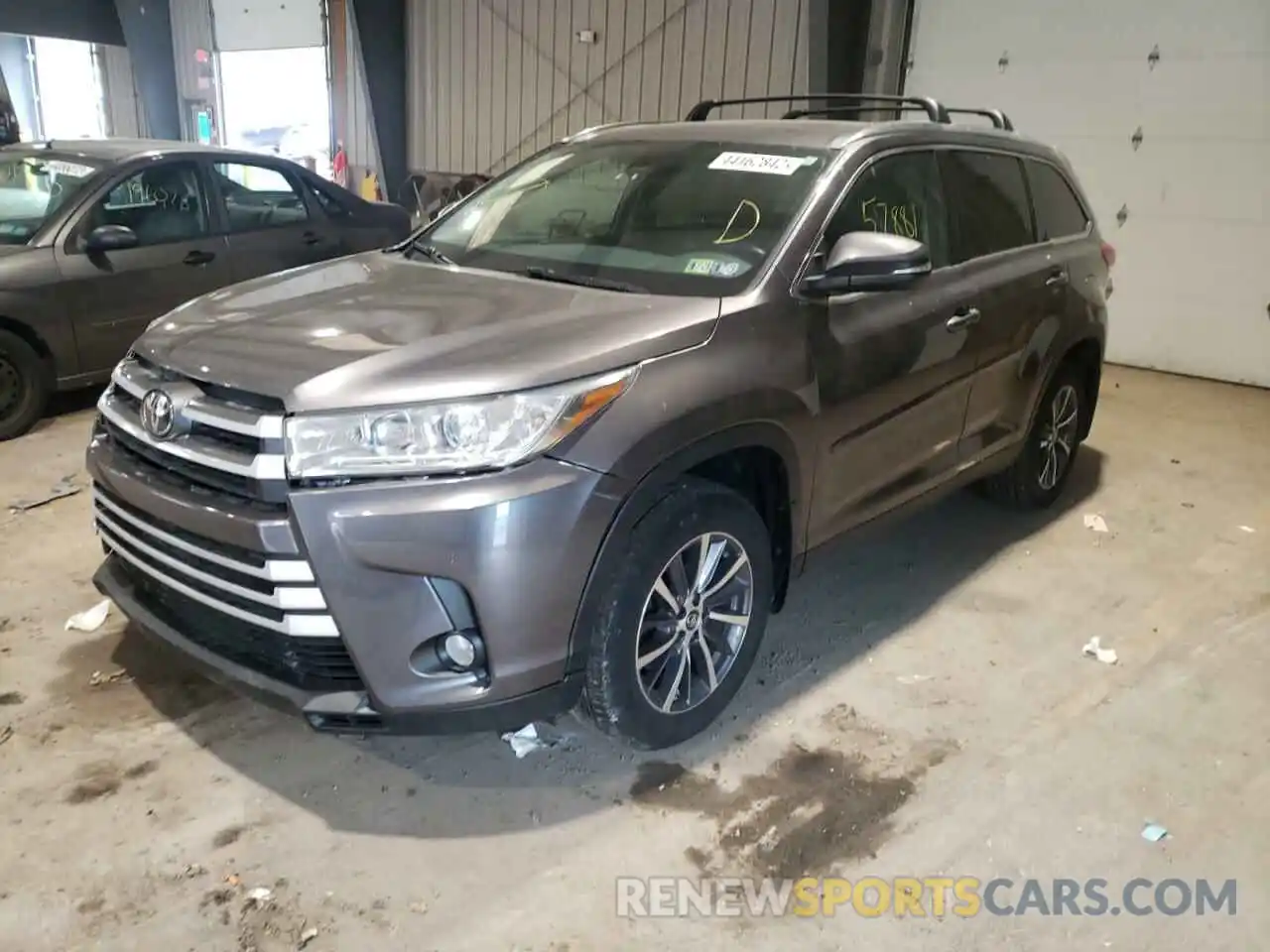 2 Photograph of a damaged car 5TDJZRFH4KS567243 TOYOTA HIGHLANDER 2019