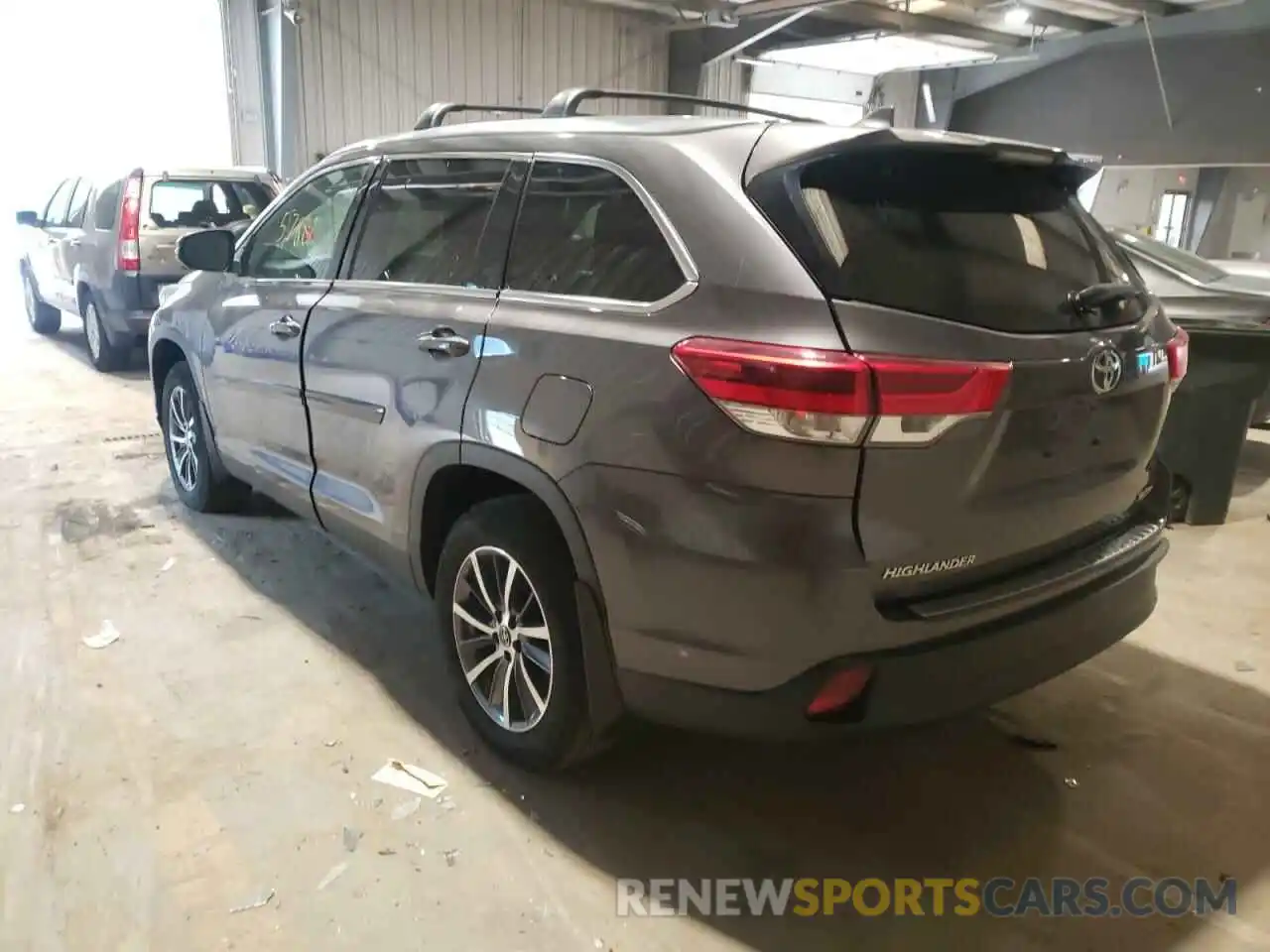 3 Photograph of a damaged car 5TDJZRFH4KS567243 TOYOTA HIGHLANDER 2019