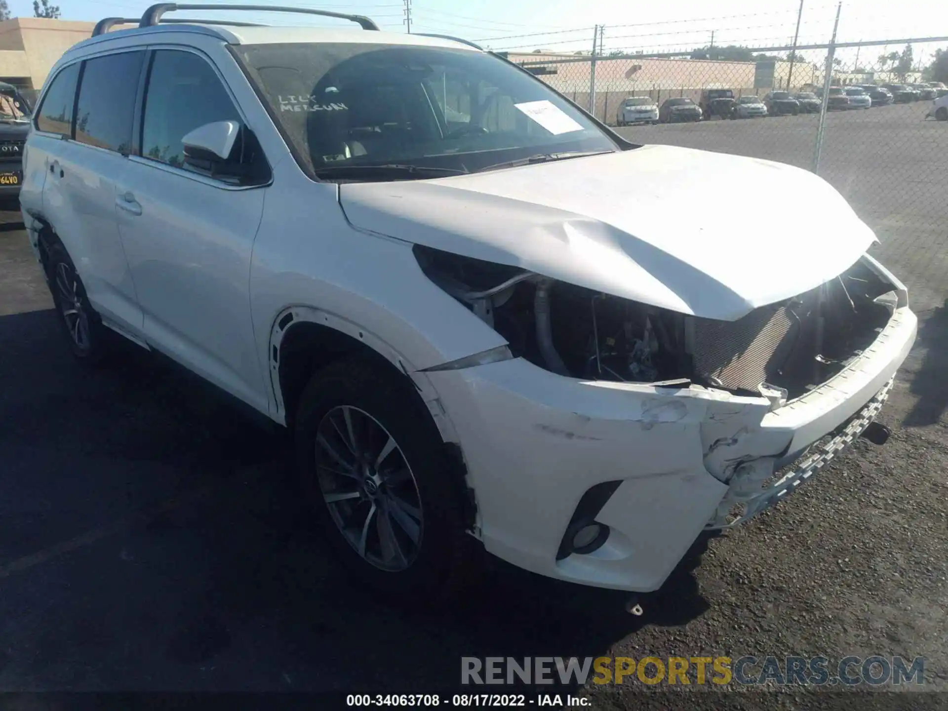 1 Photograph of a damaged car 5TDJZRFH4KS567839 TOYOTA HIGHLANDER 2019