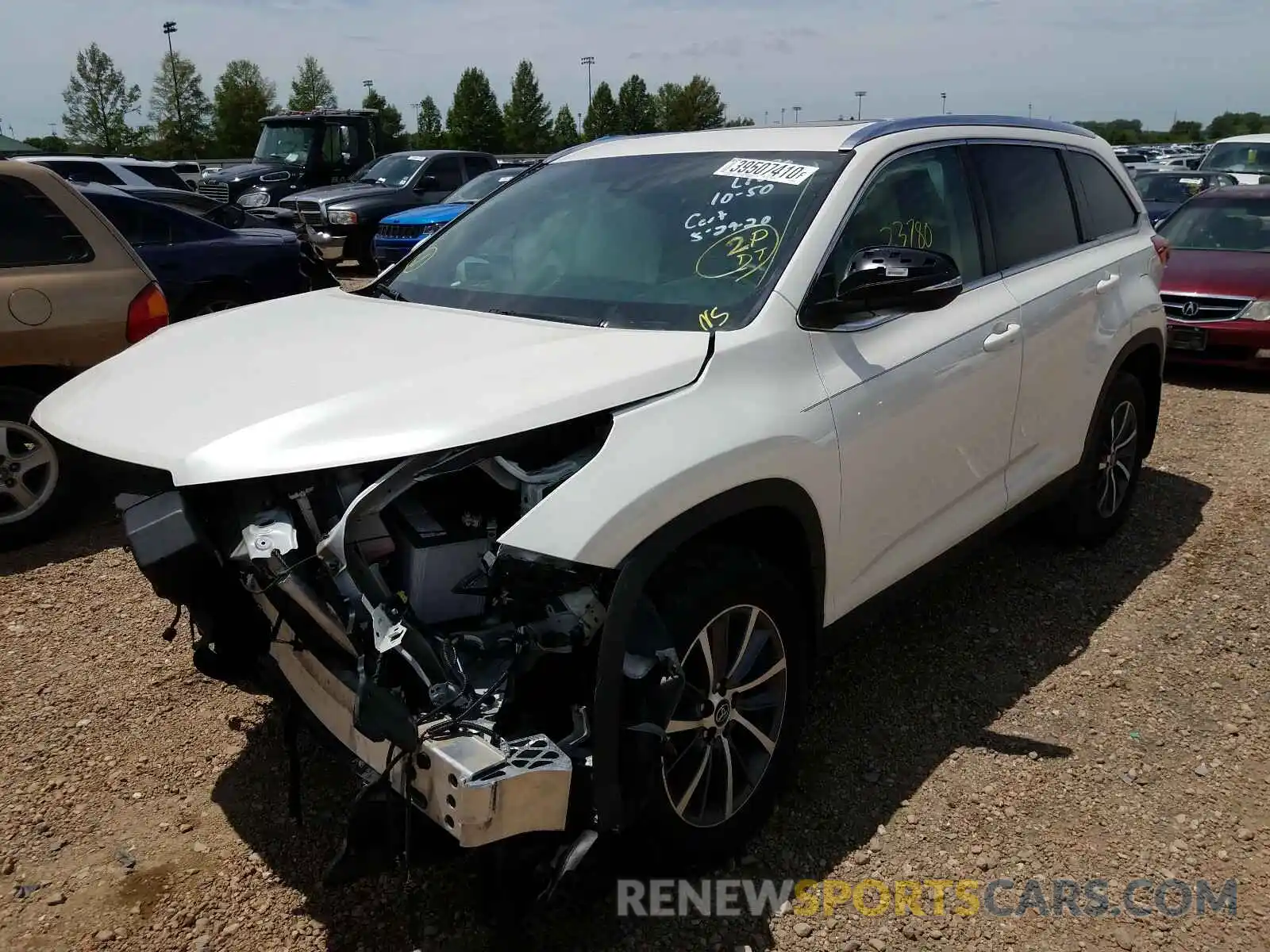 2 Photograph of a damaged car 5TDJZRFH4KS568263 TOYOTA HIGHLANDER 2019