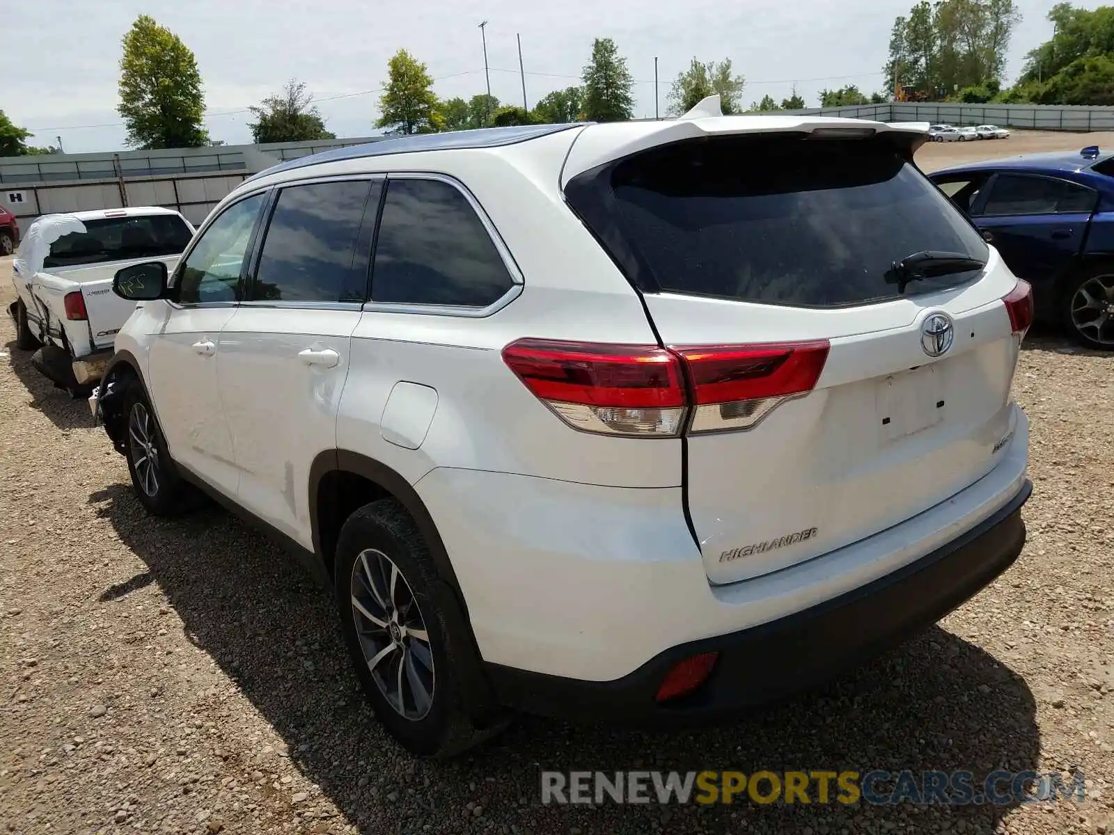 3 Photograph of a damaged car 5TDJZRFH4KS568263 TOYOTA HIGHLANDER 2019