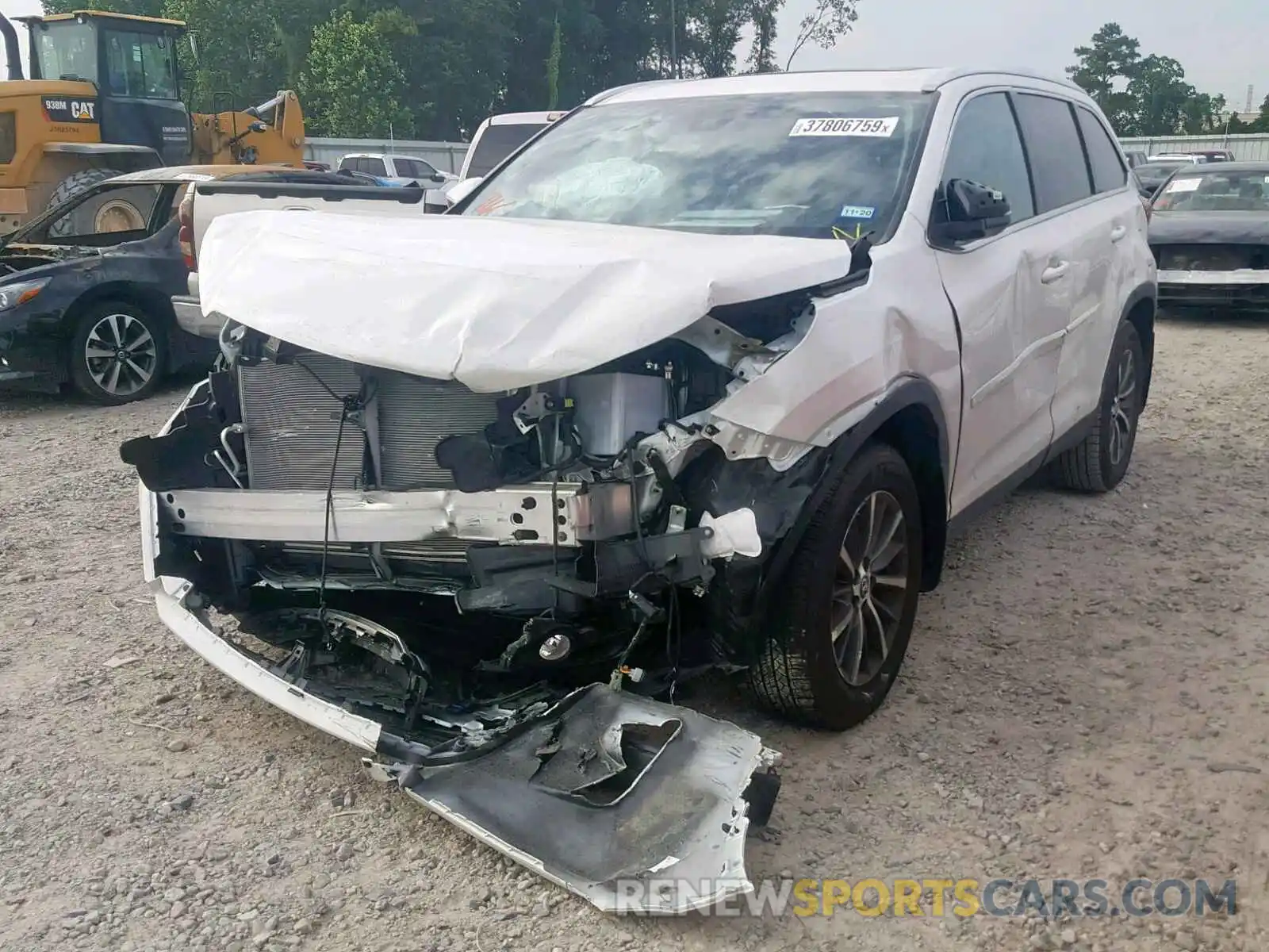 2 Photograph of a damaged car 5TDJZRFH4KS571129 TOYOTA HIGHLANDER 2019