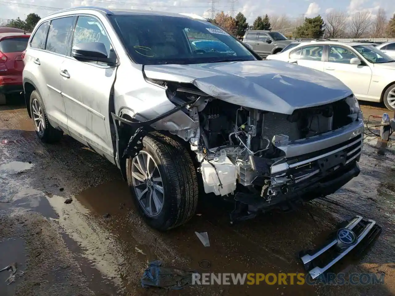 1 Photograph of a damaged car 5TDJZRFH4KS571888 TOYOTA HIGHLANDER 2019