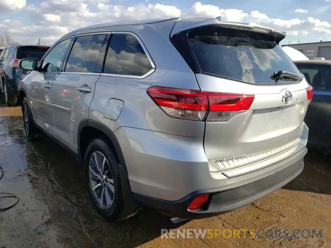 3 Photograph of a damaged car 5TDJZRFH4KS571888 TOYOTA HIGHLANDER 2019