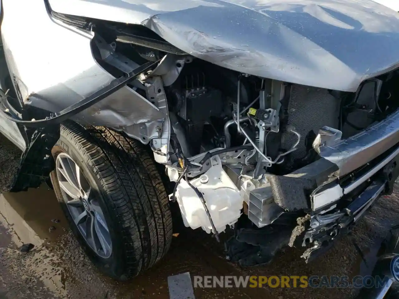 9 Photograph of a damaged car 5TDJZRFH4KS571888 TOYOTA HIGHLANDER 2019