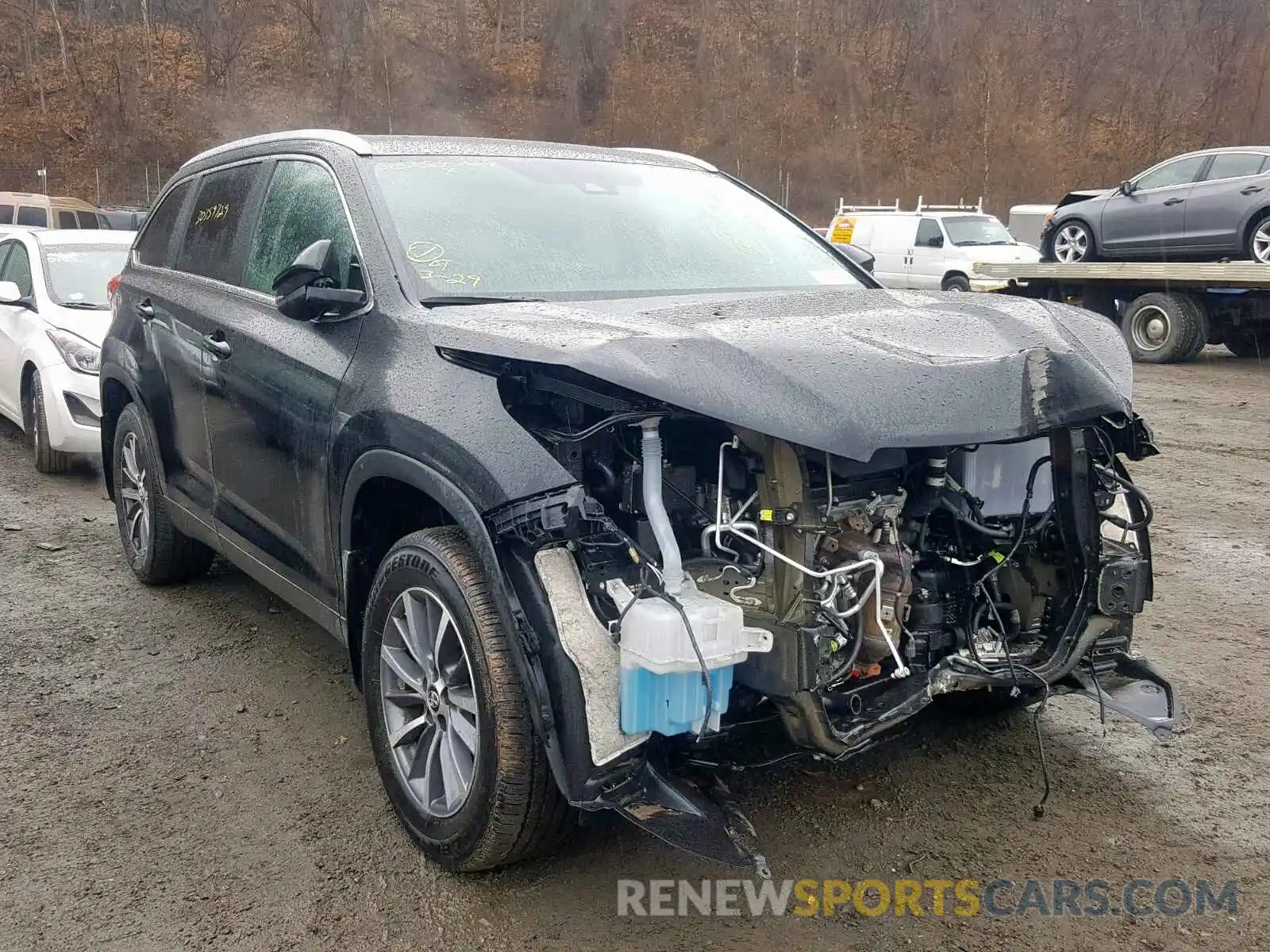 1 Photograph of a damaged car 5TDJZRFH4KS571969 TOYOTA HIGHLANDER 2019