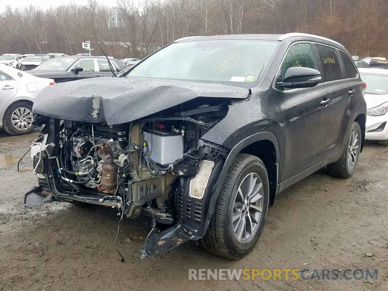 2 Photograph of a damaged car 5TDJZRFH4KS571969 TOYOTA HIGHLANDER 2019