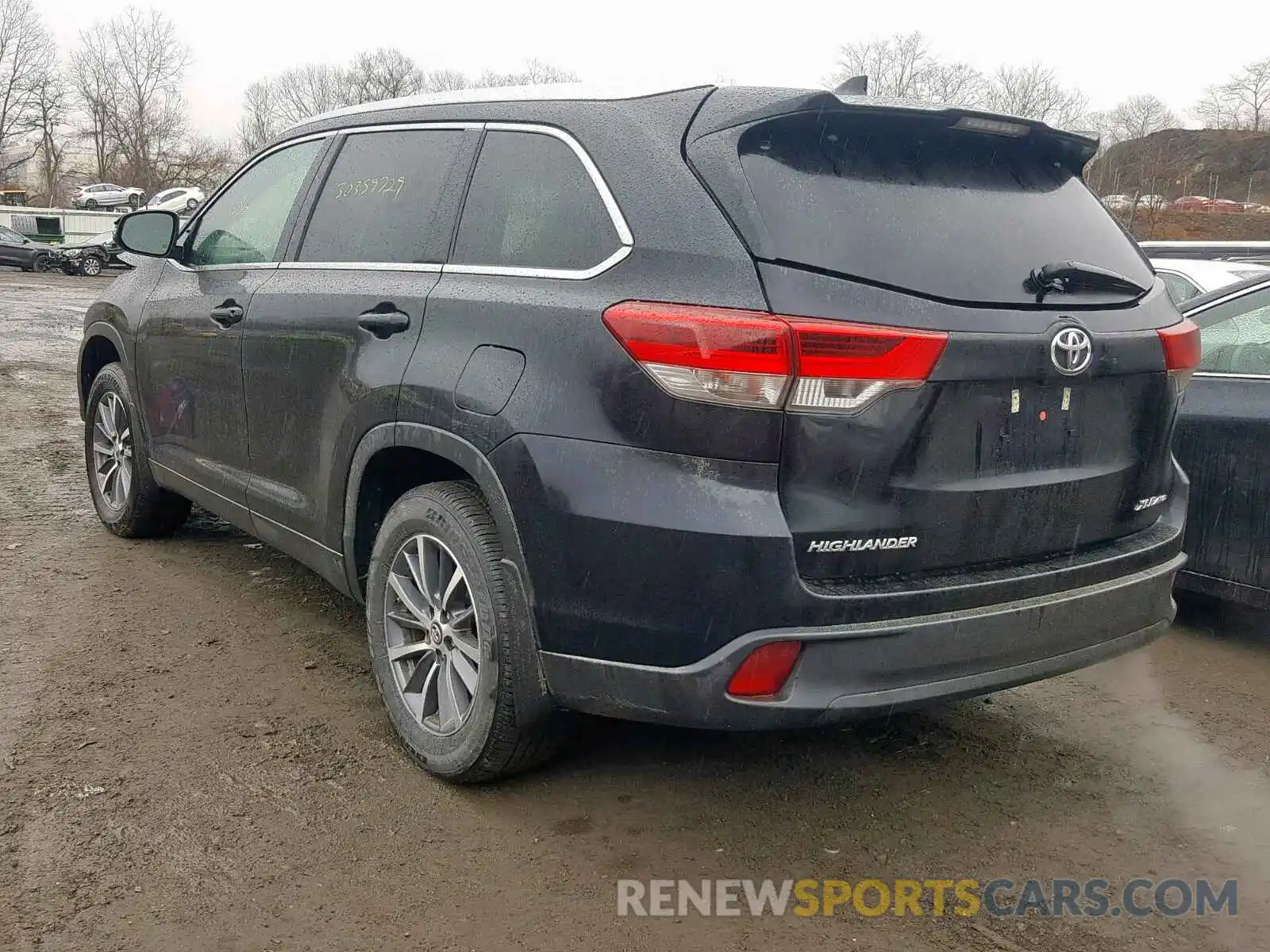 3 Photograph of a damaged car 5TDJZRFH4KS571969 TOYOTA HIGHLANDER 2019