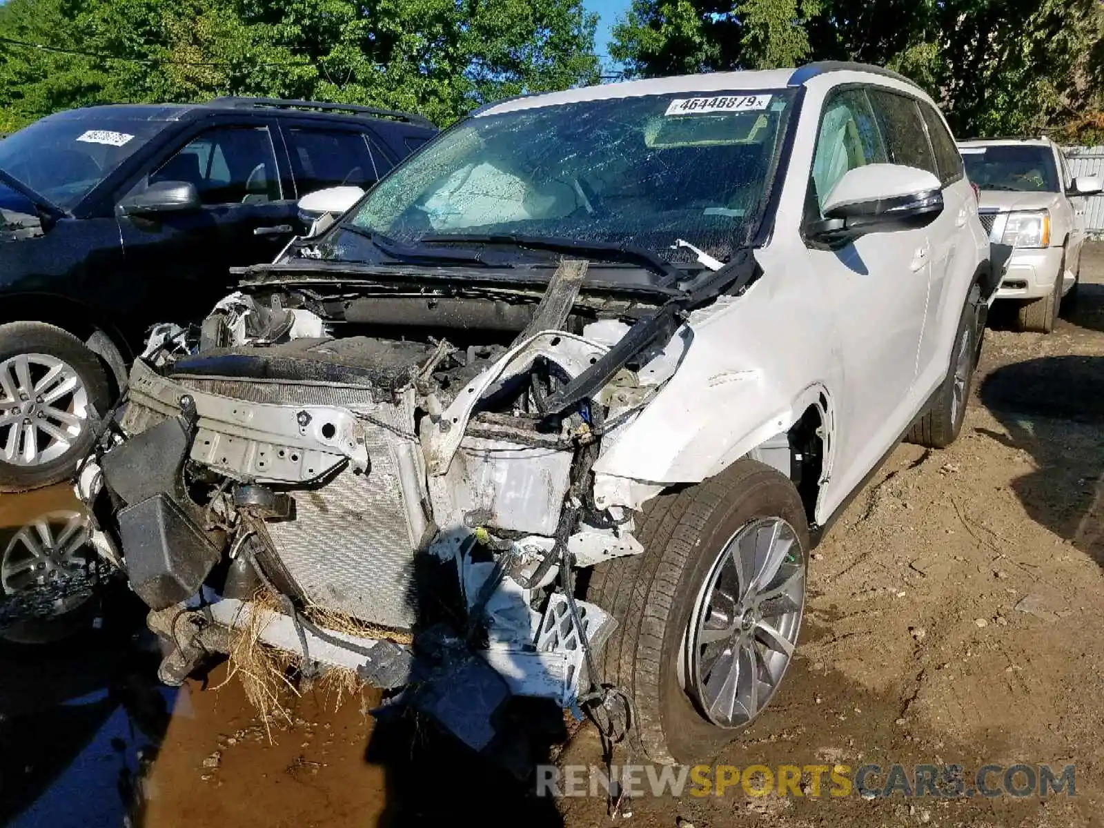 2 Photograph of a damaged car 5TDJZRFH4KS573527 TOYOTA HIGHLANDER 2019