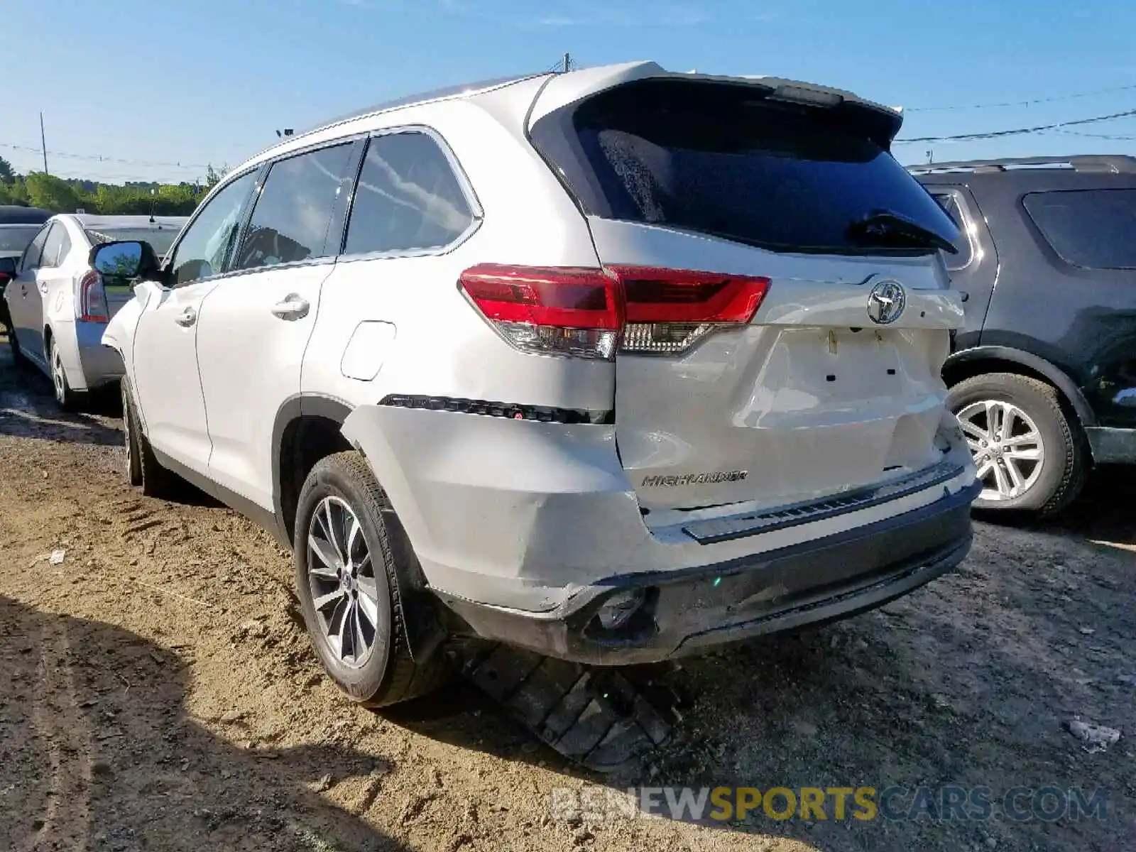 3 Фотография поврежденного автомобиля 5TDJZRFH4KS573527 TOYOTA HIGHLANDER 2019