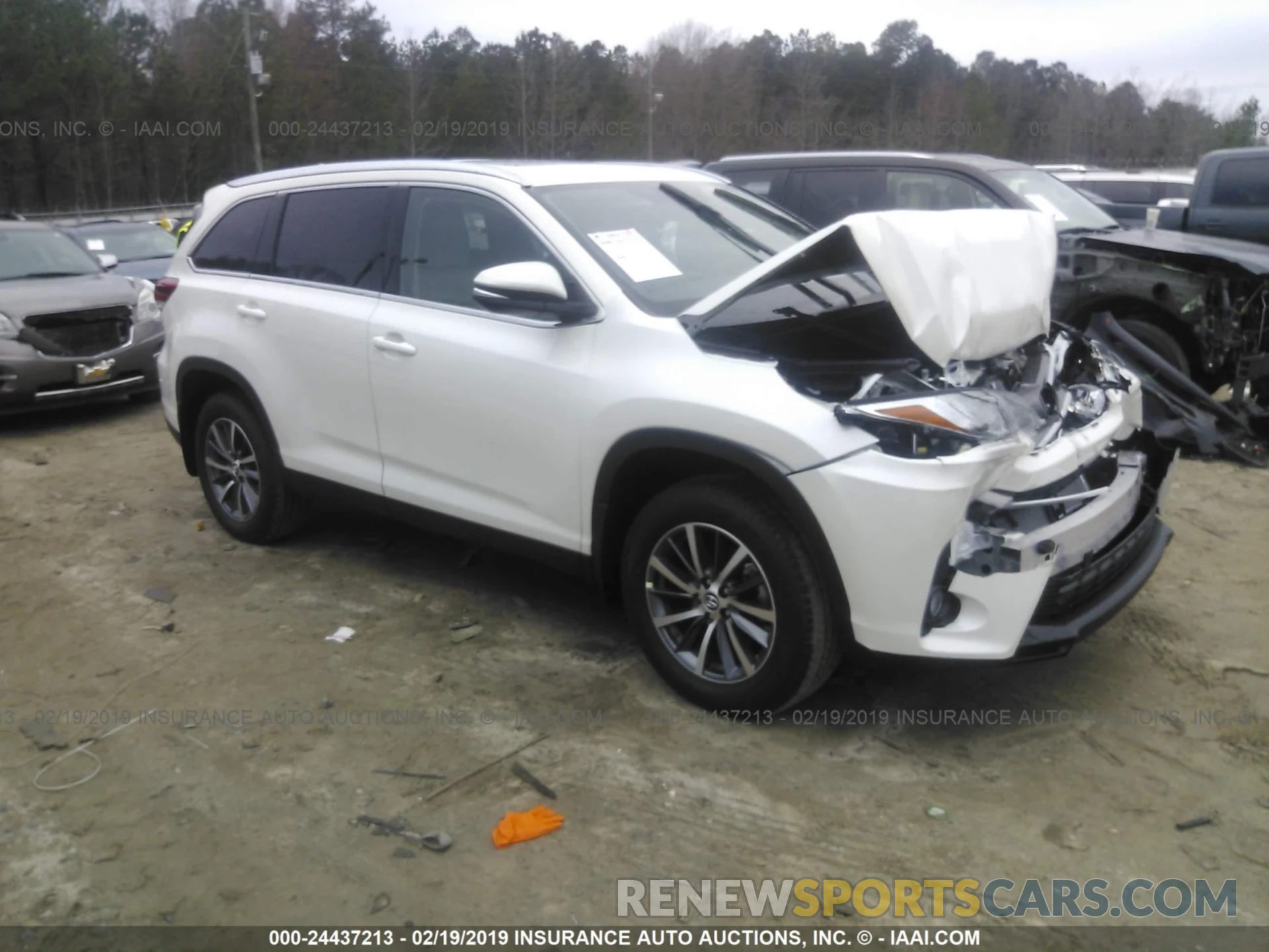 1 Photograph of a damaged car 5TDJZRFH4KS575116 TOYOTA HIGHLANDER 2019