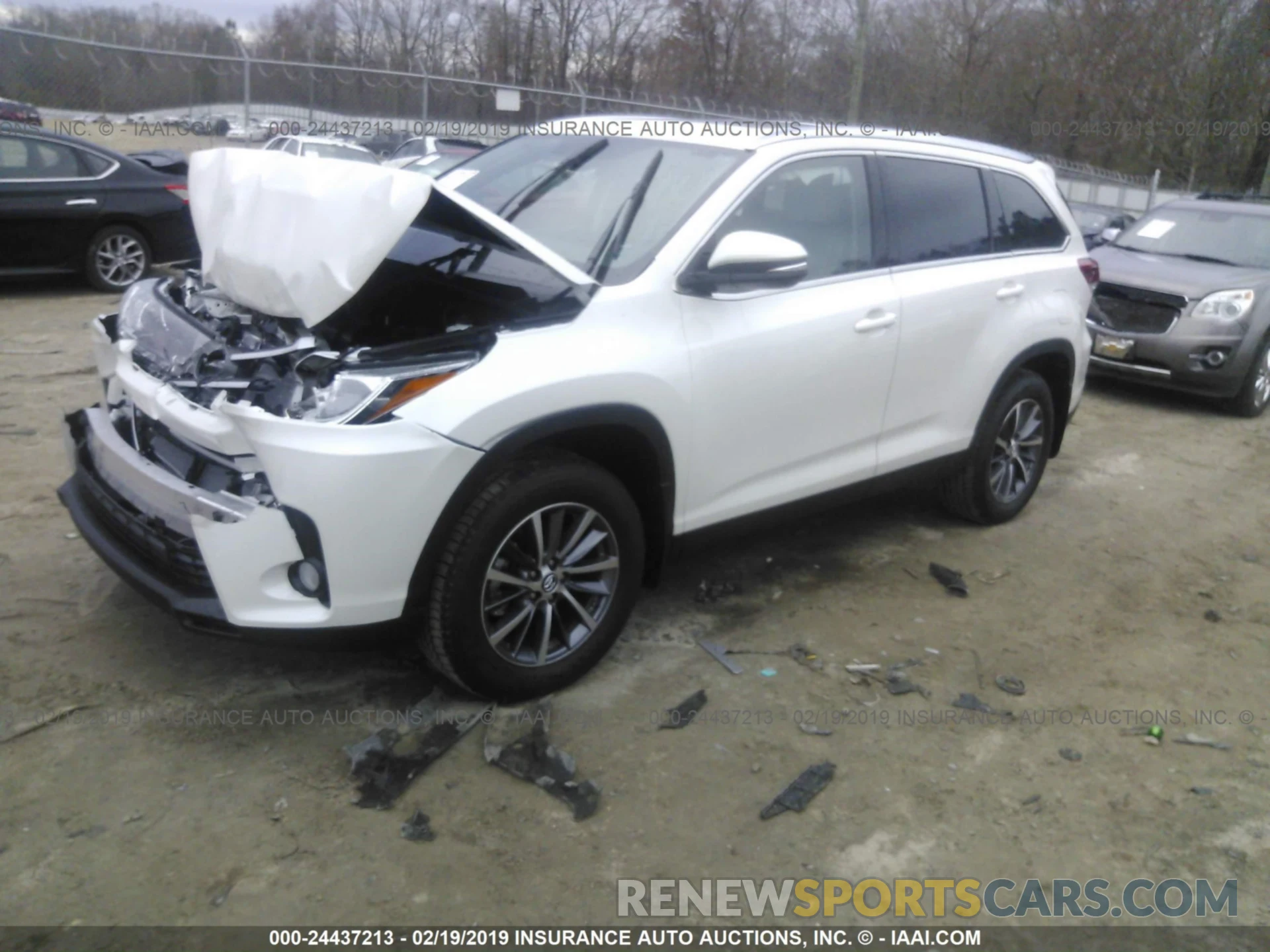 2 Photograph of a damaged car 5TDJZRFH4KS575116 TOYOTA HIGHLANDER 2019