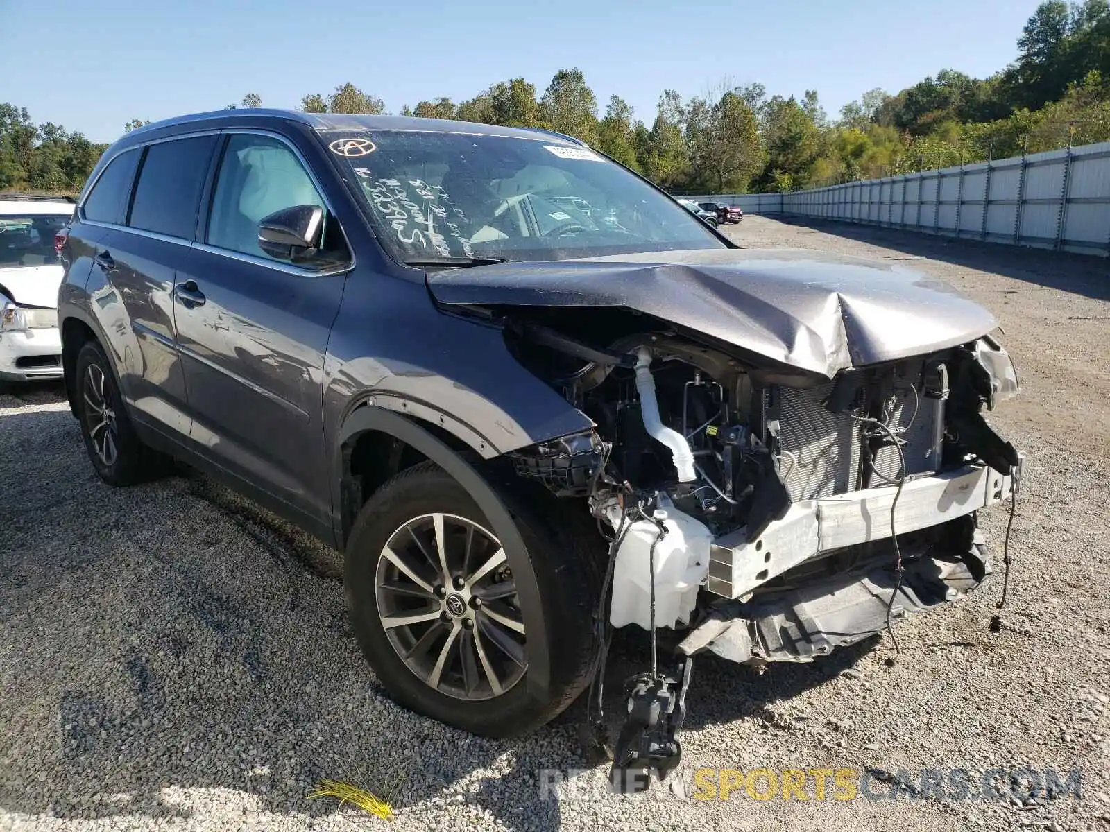 1 Photograph of a damaged car 5TDJZRFH4KS576153 TOYOTA HIGHLANDER 2019