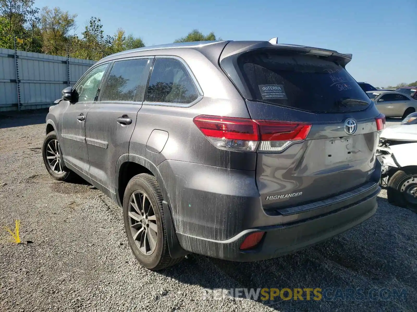 3 Photograph of a damaged car 5TDJZRFH4KS576153 TOYOTA HIGHLANDER 2019