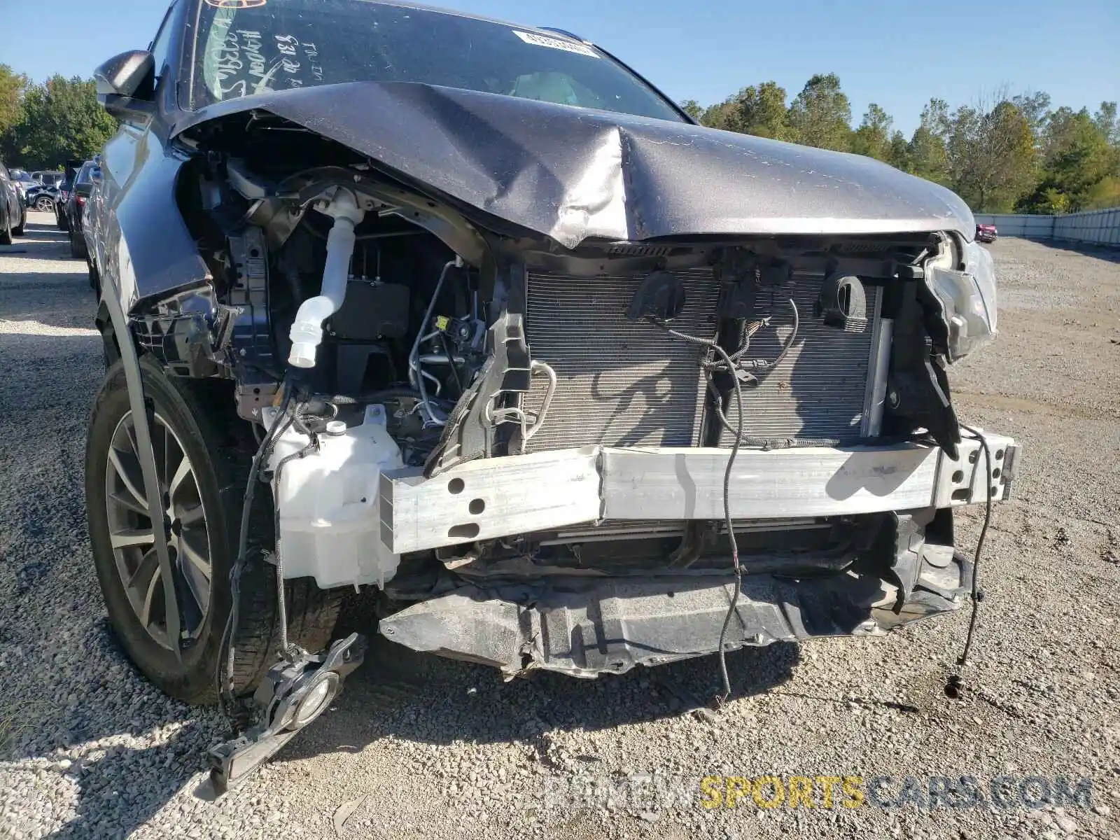 9 Photograph of a damaged car 5TDJZRFH4KS576153 TOYOTA HIGHLANDER 2019