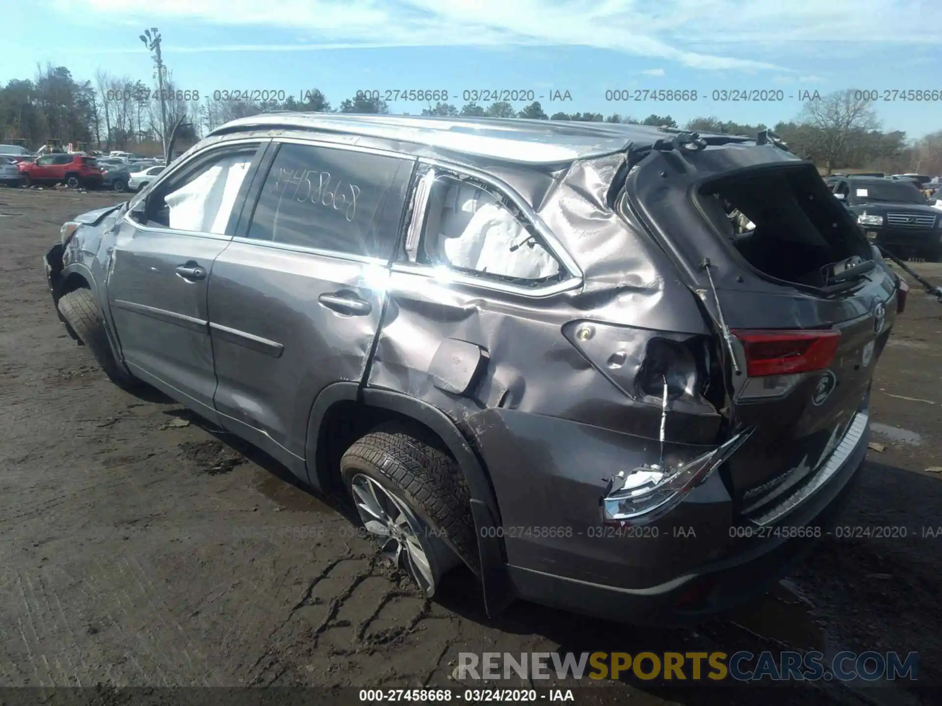 3 Photograph of a damaged car 5TDJZRFH4KS576976 TOYOTA HIGHLANDER 2019