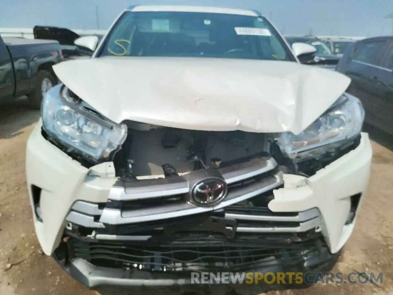 9 Photograph of a damaged car 5TDJZRFH4KS577920 TOYOTA HIGHLANDER 2019