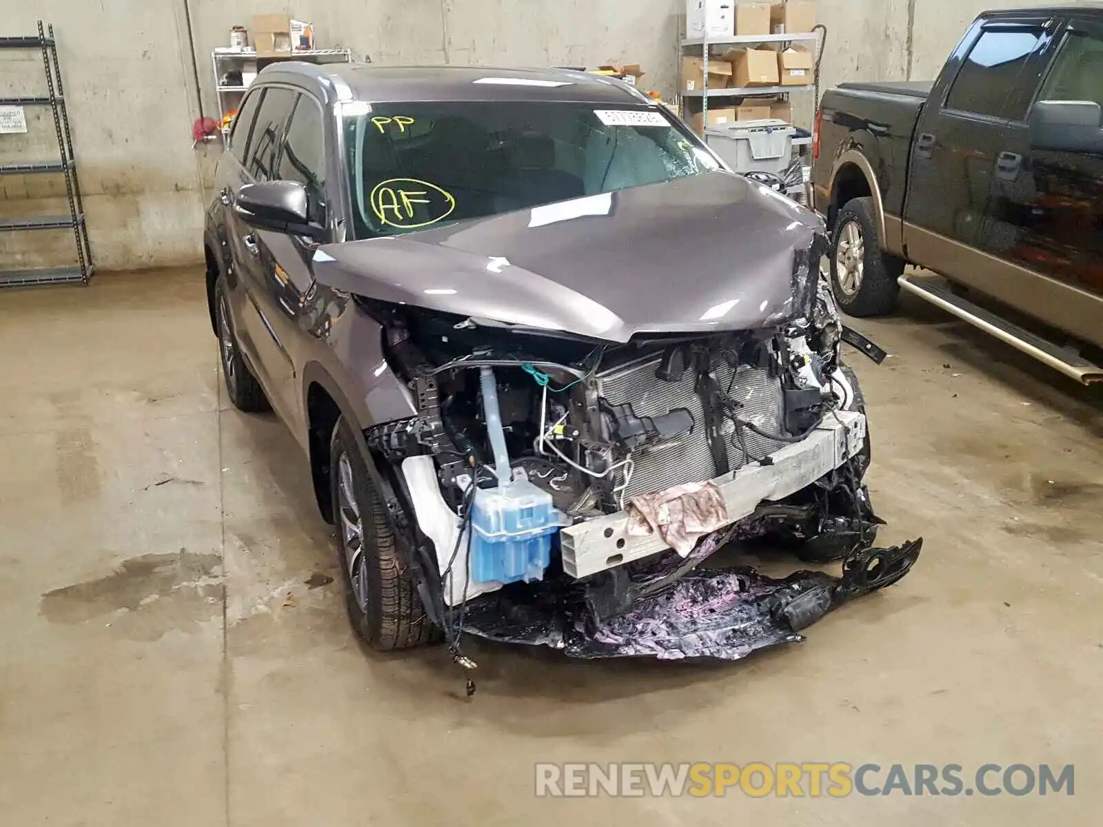 1 Photograph of a damaged car 5TDJZRFH4KS578937 TOYOTA HIGHLANDER 2019