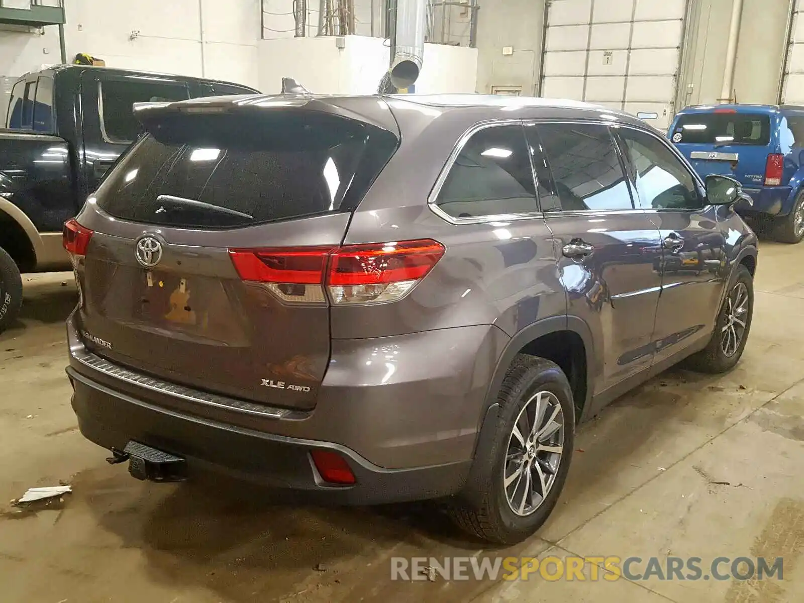 4 Photograph of a damaged car 5TDJZRFH4KS578937 TOYOTA HIGHLANDER 2019