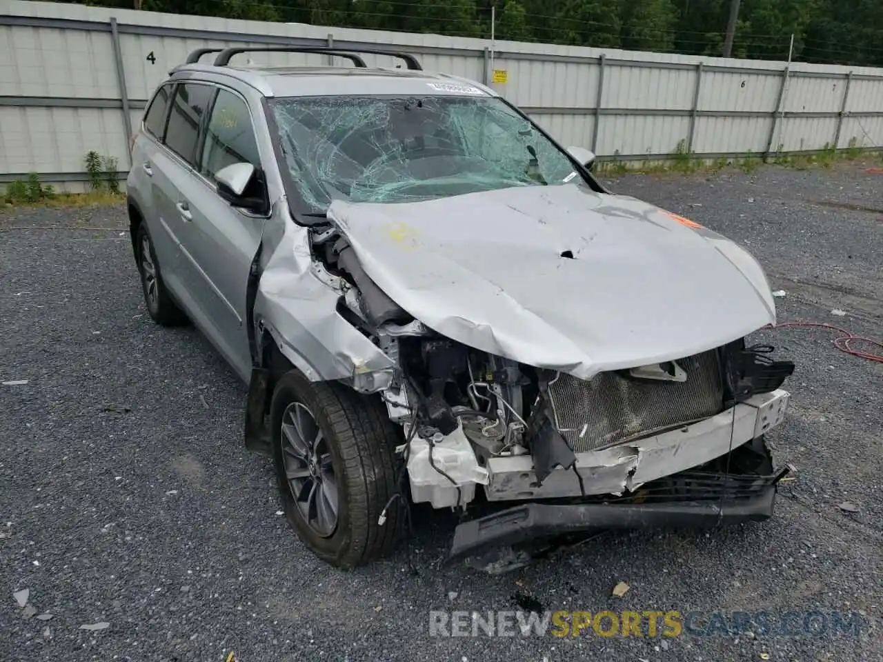 1 Photograph of a damaged car 5TDJZRFH4KS579277 TOYOTA HIGHLANDER 2019