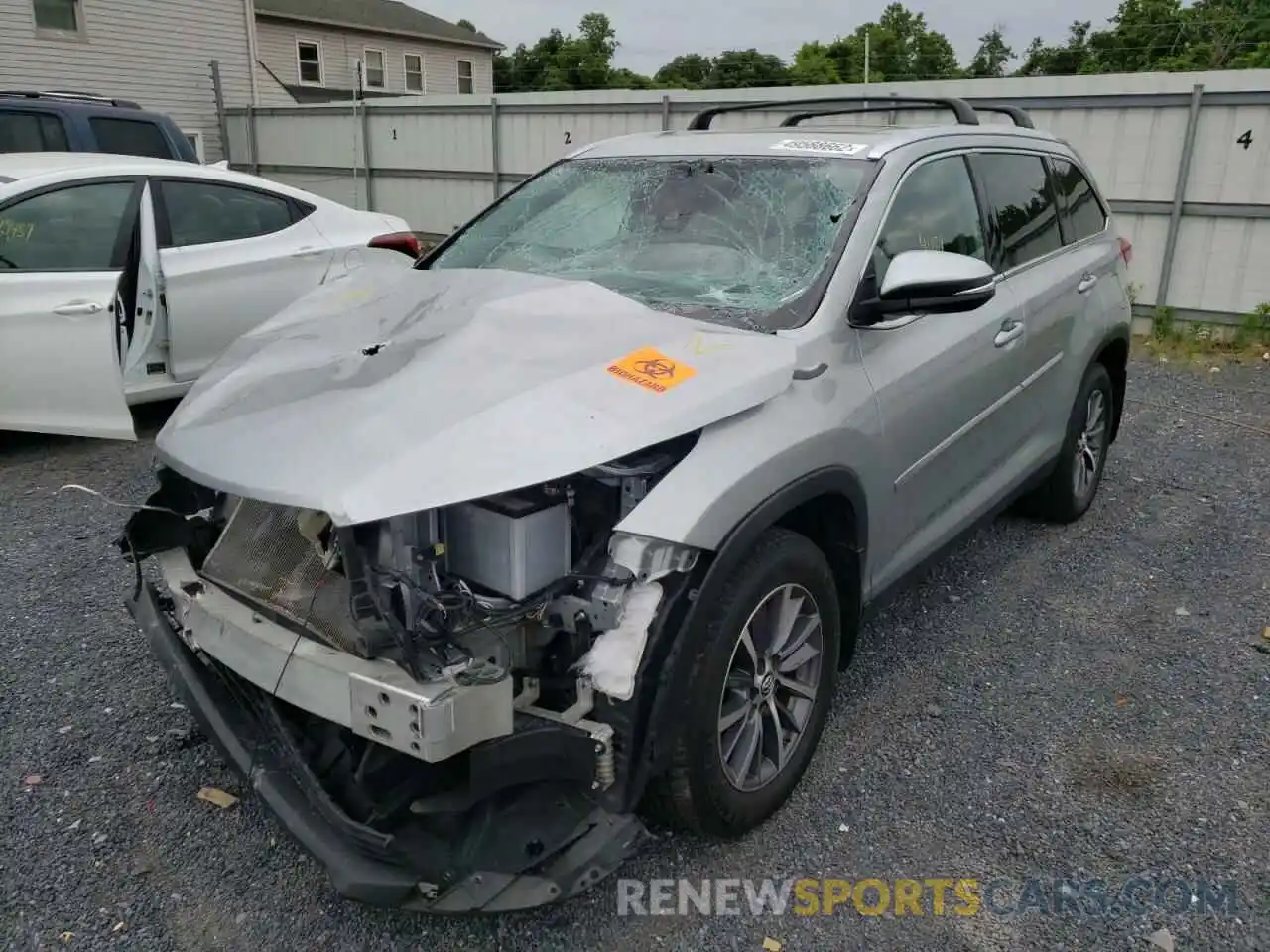 2 Photograph of a damaged car 5TDJZRFH4KS579277 TOYOTA HIGHLANDER 2019