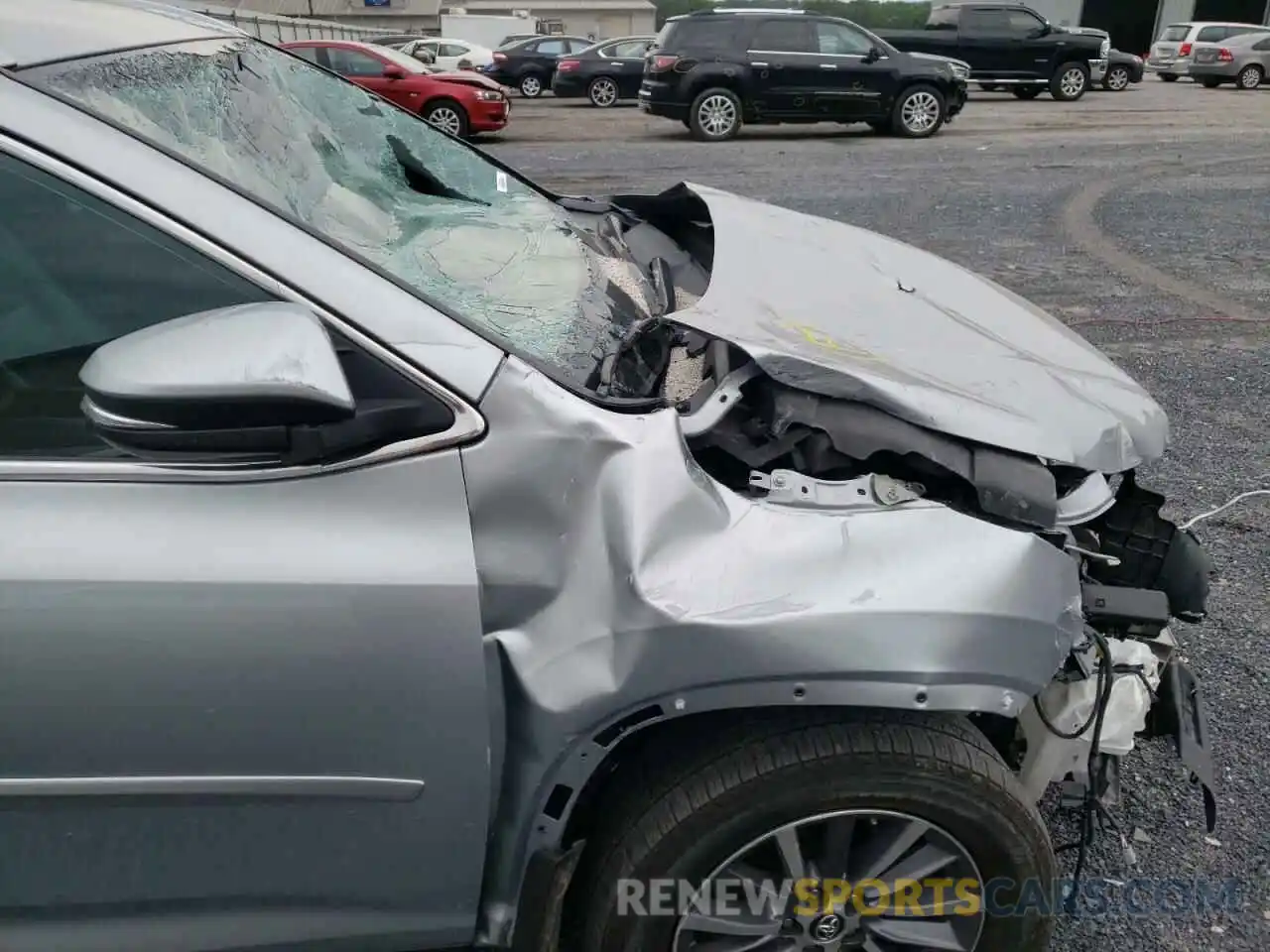 9 Photograph of a damaged car 5TDJZRFH4KS579277 TOYOTA HIGHLANDER 2019