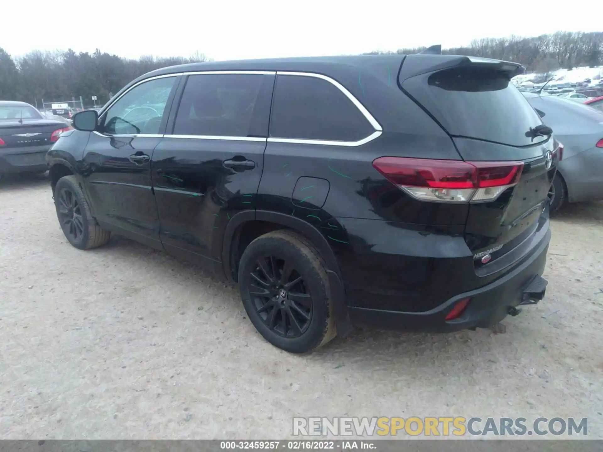 3 Photograph of a damaged car 5TDJZRFH4KS580042 TOYOTA HIGHLANDER 2019