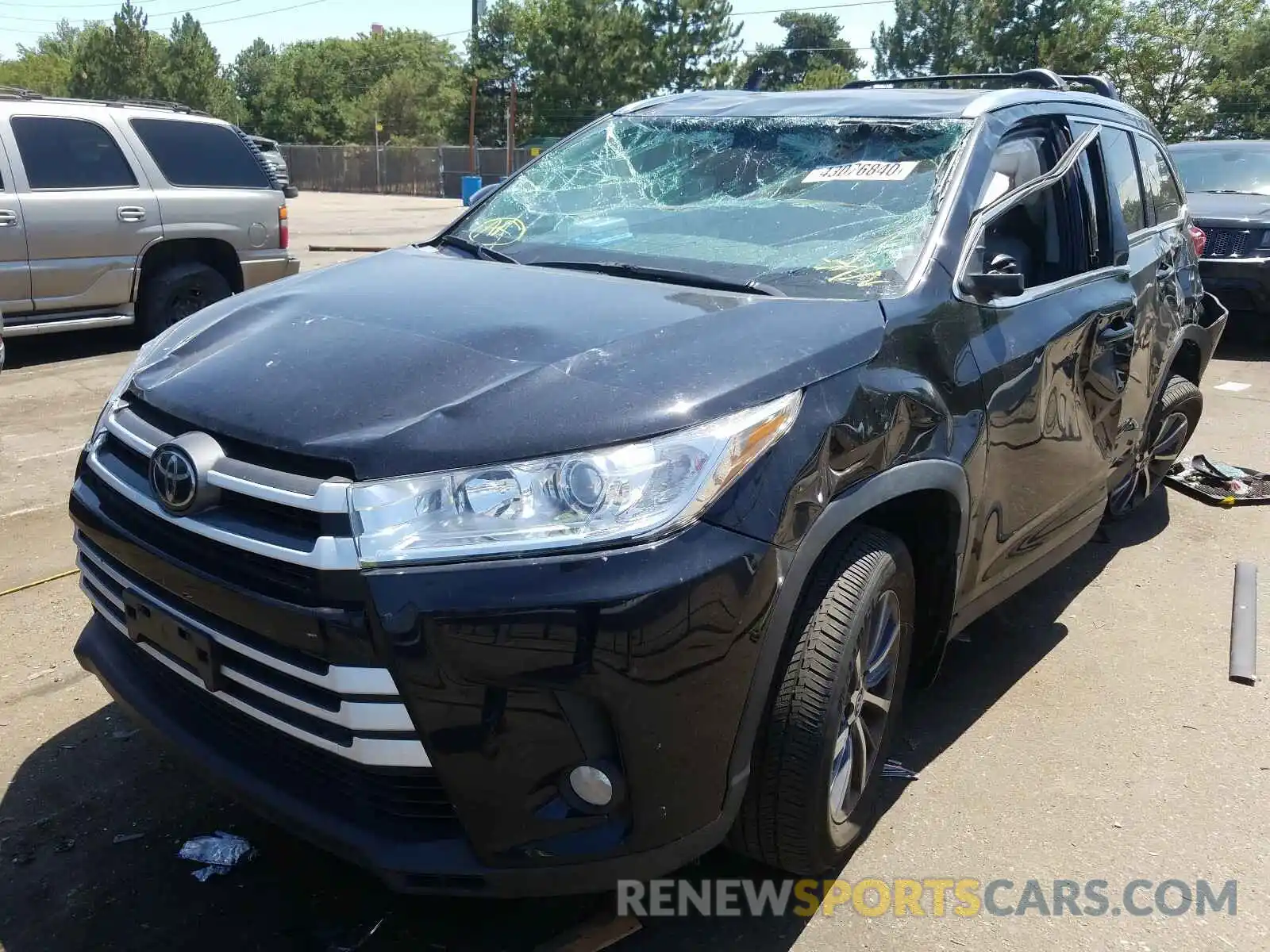 2 Photograph of a damaged car 5TDJZRFH4KS582101 TOYOTA HIGHLANDER 2019