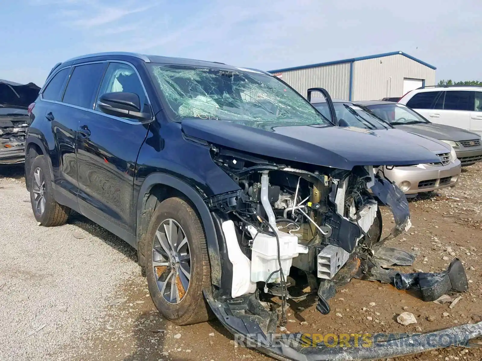 1 Photograph of a damaged car 5TDJZRFH4KS582129 TOYOTA HIGHLANDER 2019