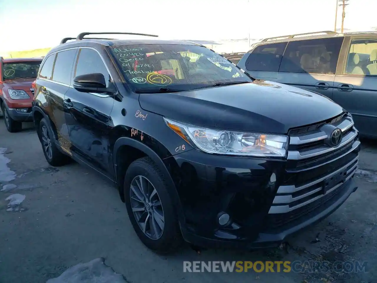 1 Photograph of a damaged car 5TDJZRFH4KS587282 TOYOTA HIGHLANDER 2019