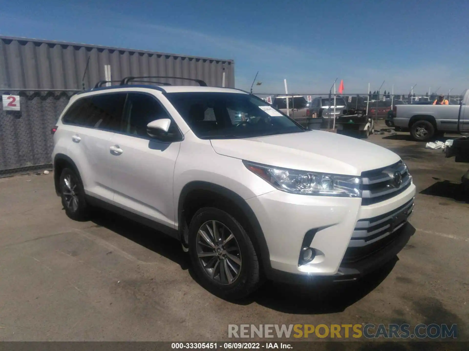 1 Фотография поврежденного автомобиля 5TDJZRFH4KS588058 TOYOTA HIGHLANDER 2019