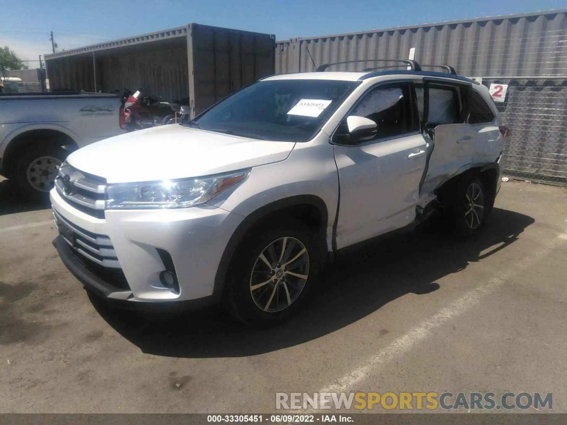 2 Photograph of a damaged car 5TDJZRFH4KS588058 TOYOTA HIGHLANDER 2019