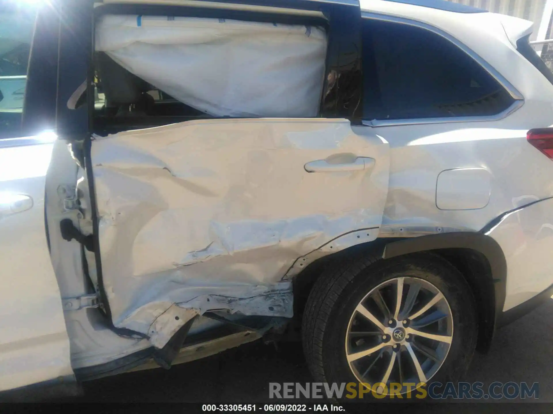 6 Photograph of a damaged car 5TDJZRFH4KS588058 TOYOTA HIGHLANDER 2019