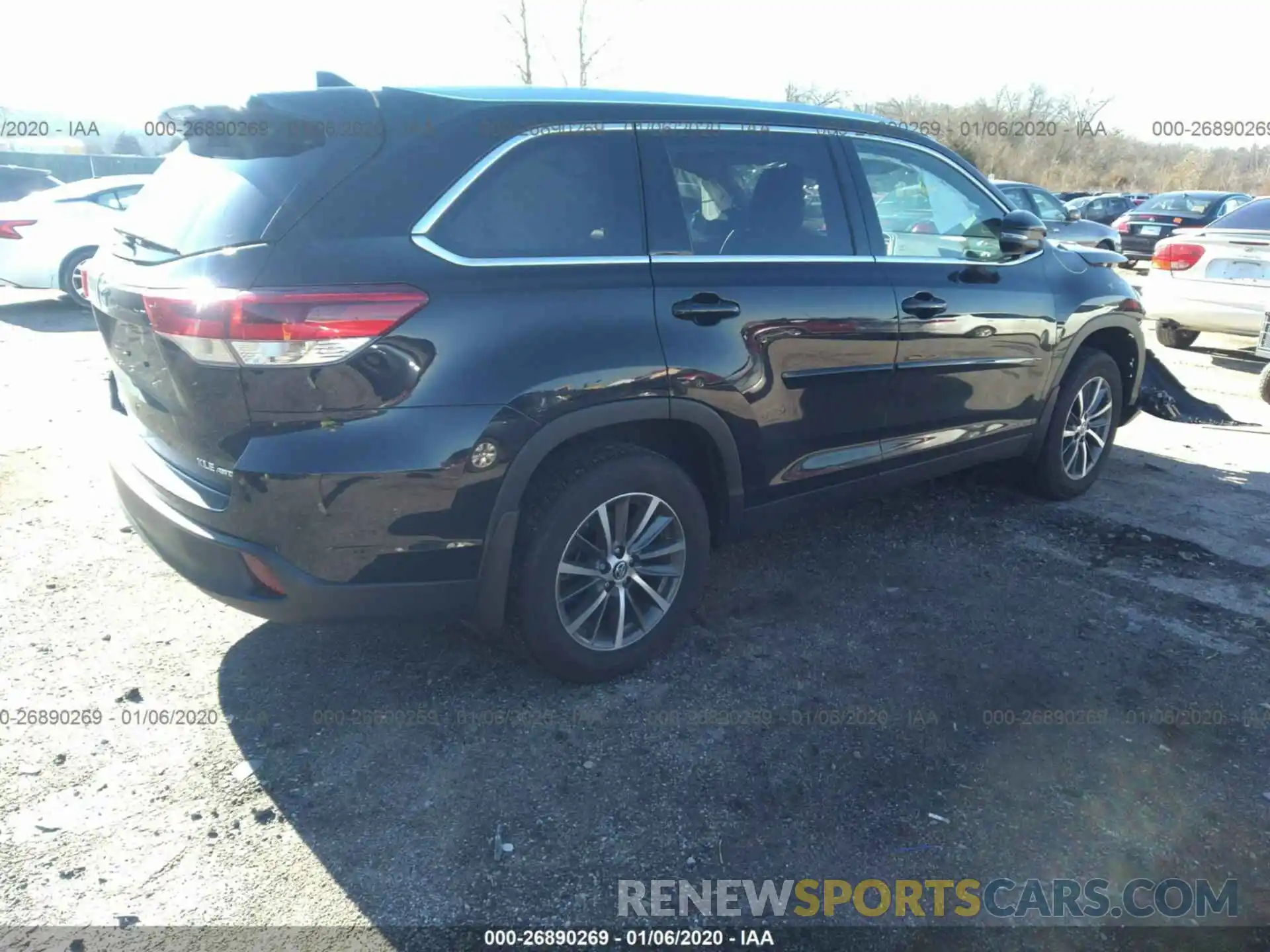 4 Photograph of a damaged car 5TDJZRFH4KS588190 TOYOTA HIGHLANDER 2019