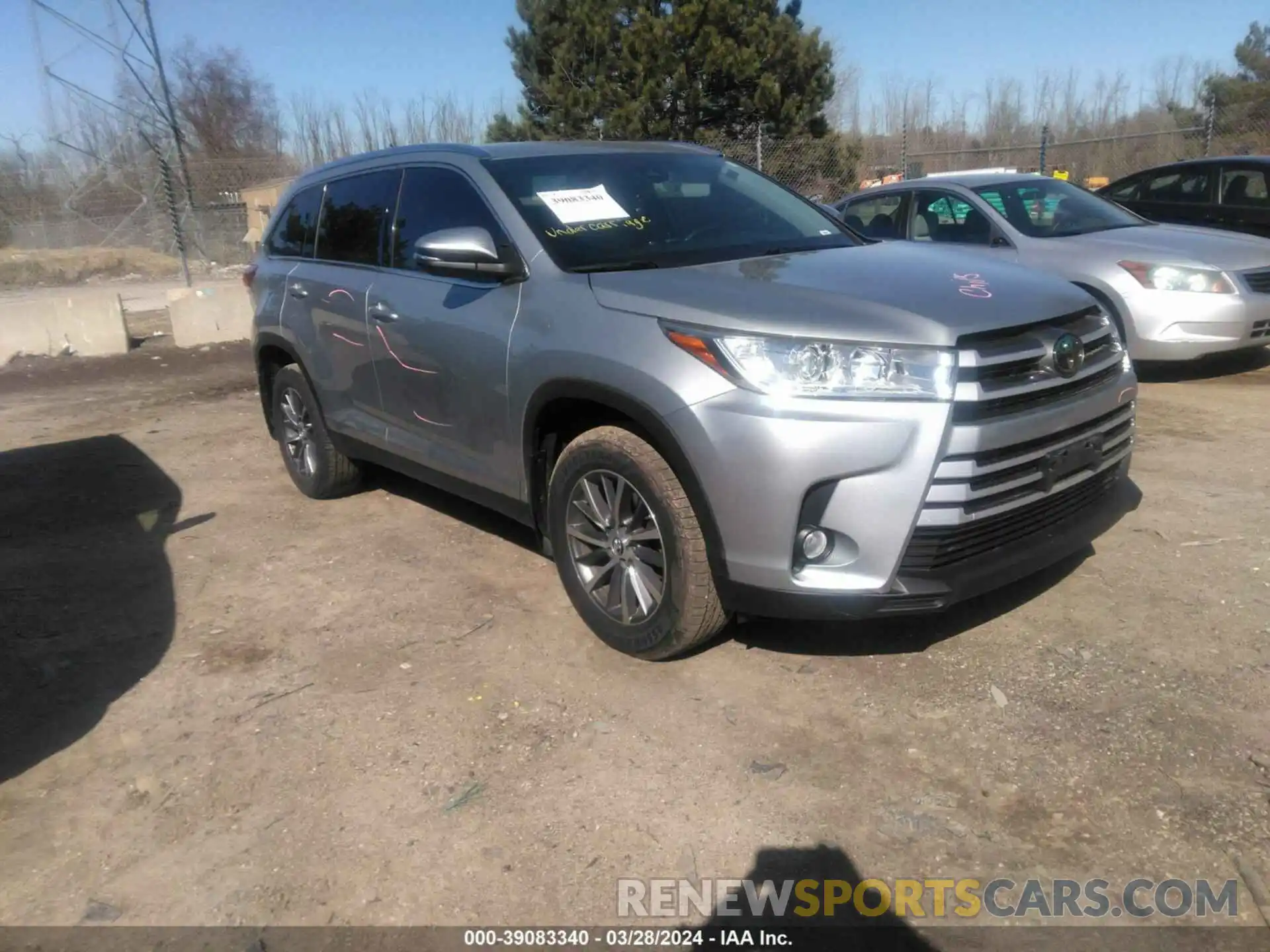 1 Photograph of a damaged car 5TDJZRFH4KS588545 TOYOTA HIGHLANDER 2019