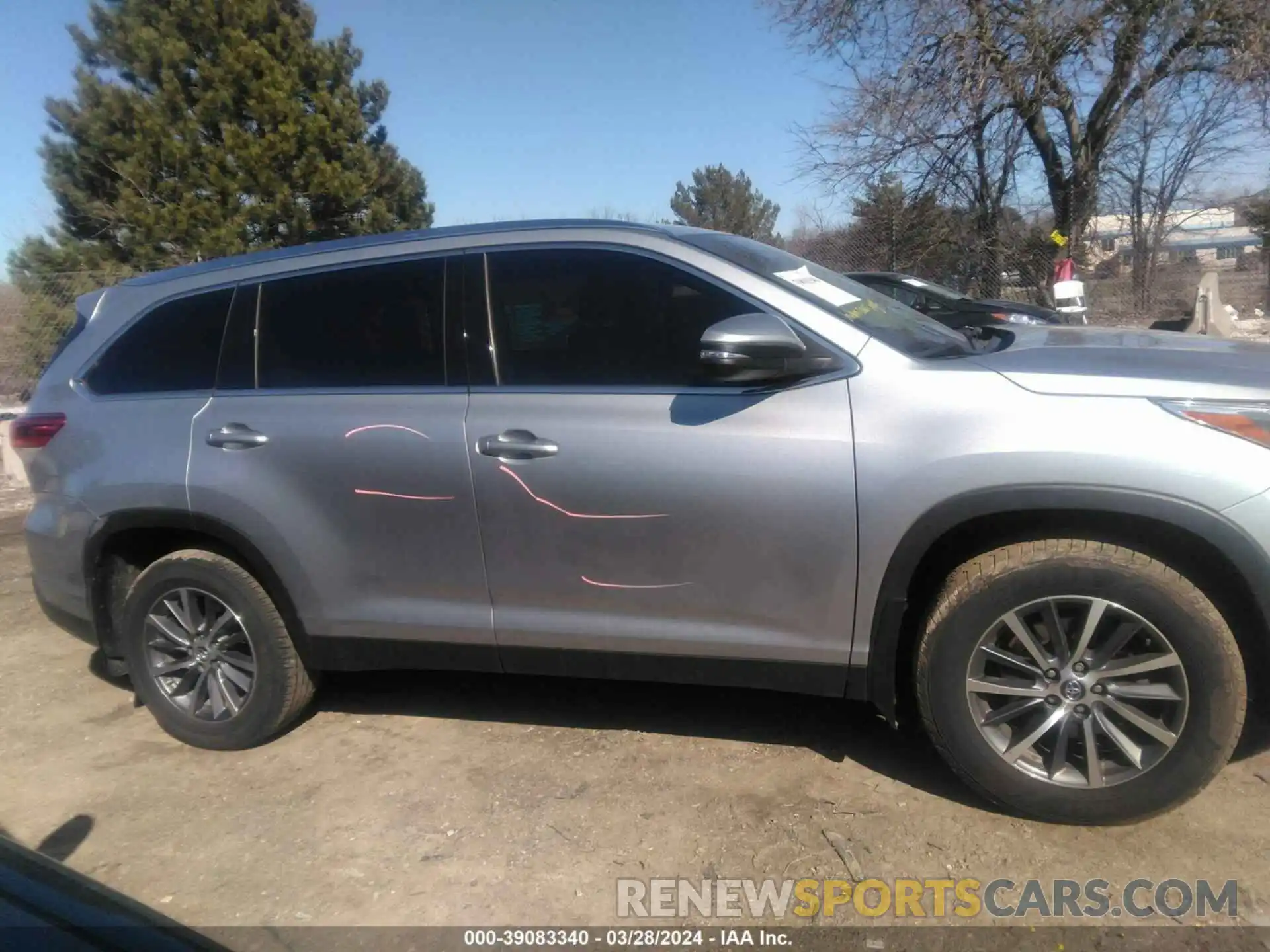 13 Photograph of a damaged car 5TDJZRFH4KS588545 TOYOTA HIGHLANDER 2019