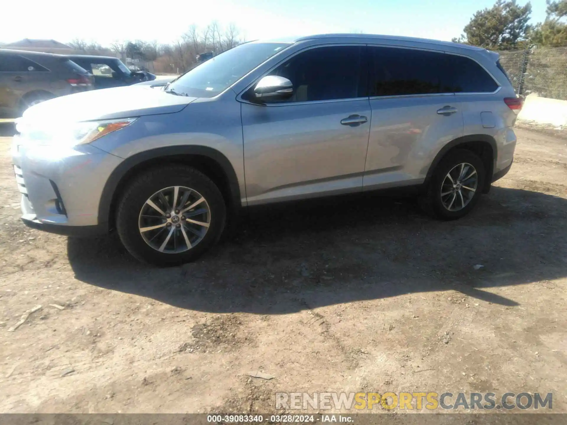 2 Photograph of a damaged car 5TDJZRFH4KS588545 TOYOTA HIGHLANDER 2019