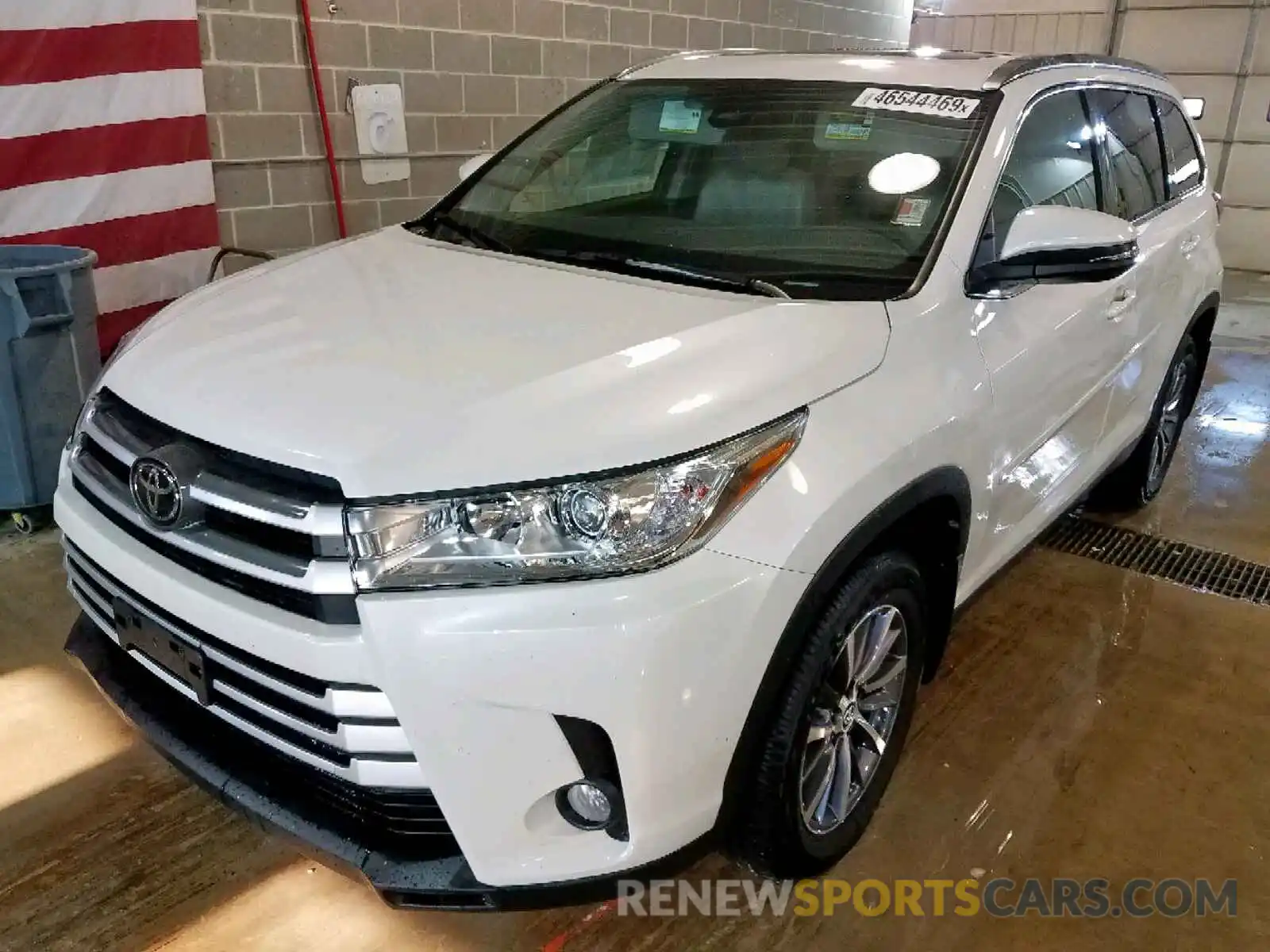 2 Photograph of a damaged car 5TDJZRFH4KS588707 TOYOTA HIGHLANDER 2019