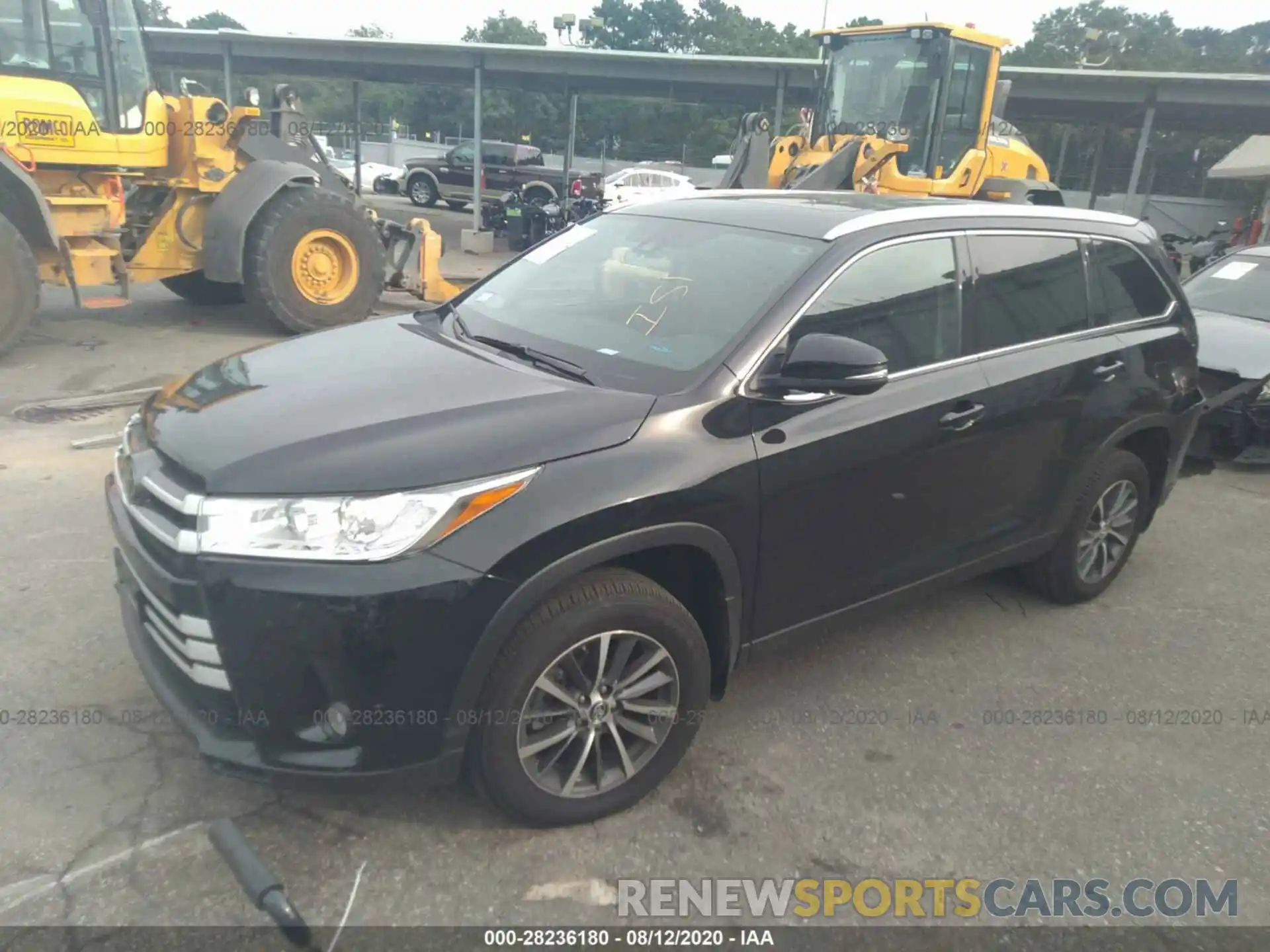 2 Photograph of a damaged car 5TDJZRFH4KS589646 TOYOTA HIGHLANDER 2019