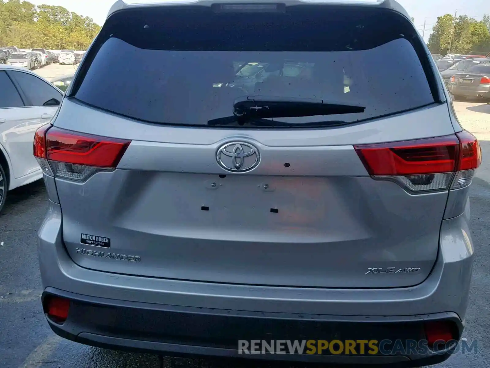 9 Photograph of a damaged car 5TDJZRFH4KS590022 TOYOTA HIGHLANDER 2019