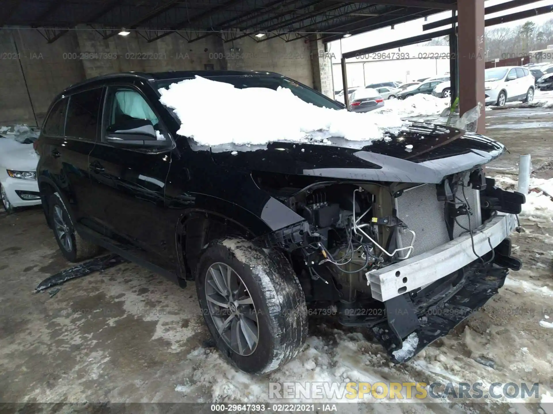 1 Photograph of a damaged car 5TDJZRFH4KS590795 TOYOTA HIGHLANDER 2019