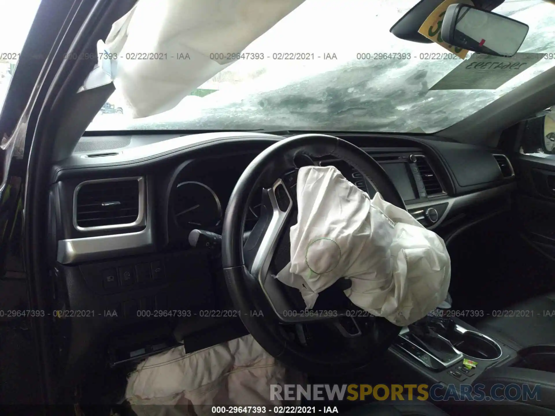 5 Photograph of a damaged car 5TDJZRFH4KS590795 TOYOTA HIGHLANDER 2019