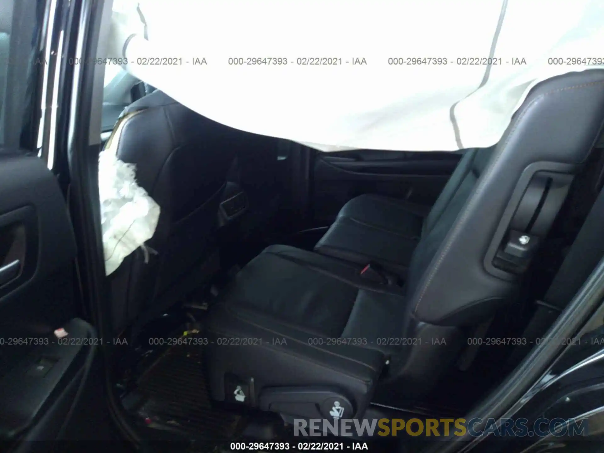 8 Photograph of a damaged car 5TDJZRFH4KS590795 TOYOTA HIGHLANDER 2019