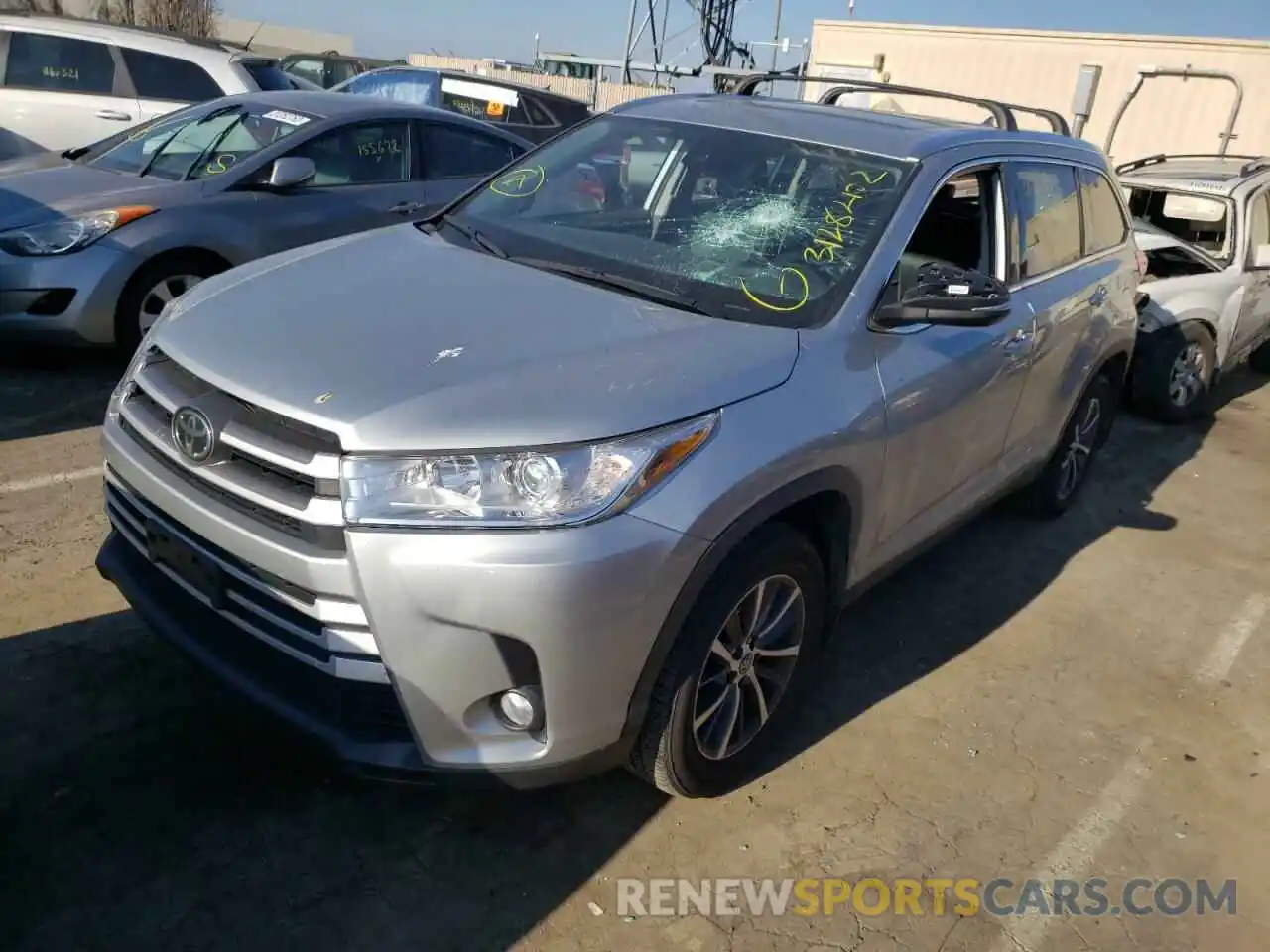 2 Photograph of a damaged car 5TDJZRFH4KS591364 TOYOTA HIGHLANDER 2019