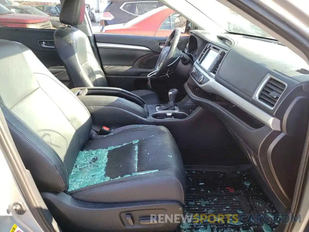 5 Photograph of a damaged car 5TDJZRFH4KS591364 TOYOTA HIGHLANDER 2019